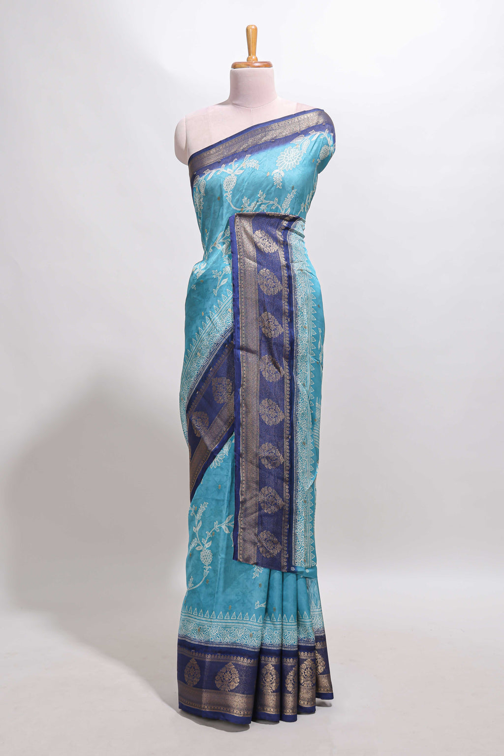 Blue floral design georgette saree with contrast border and motifs blouse