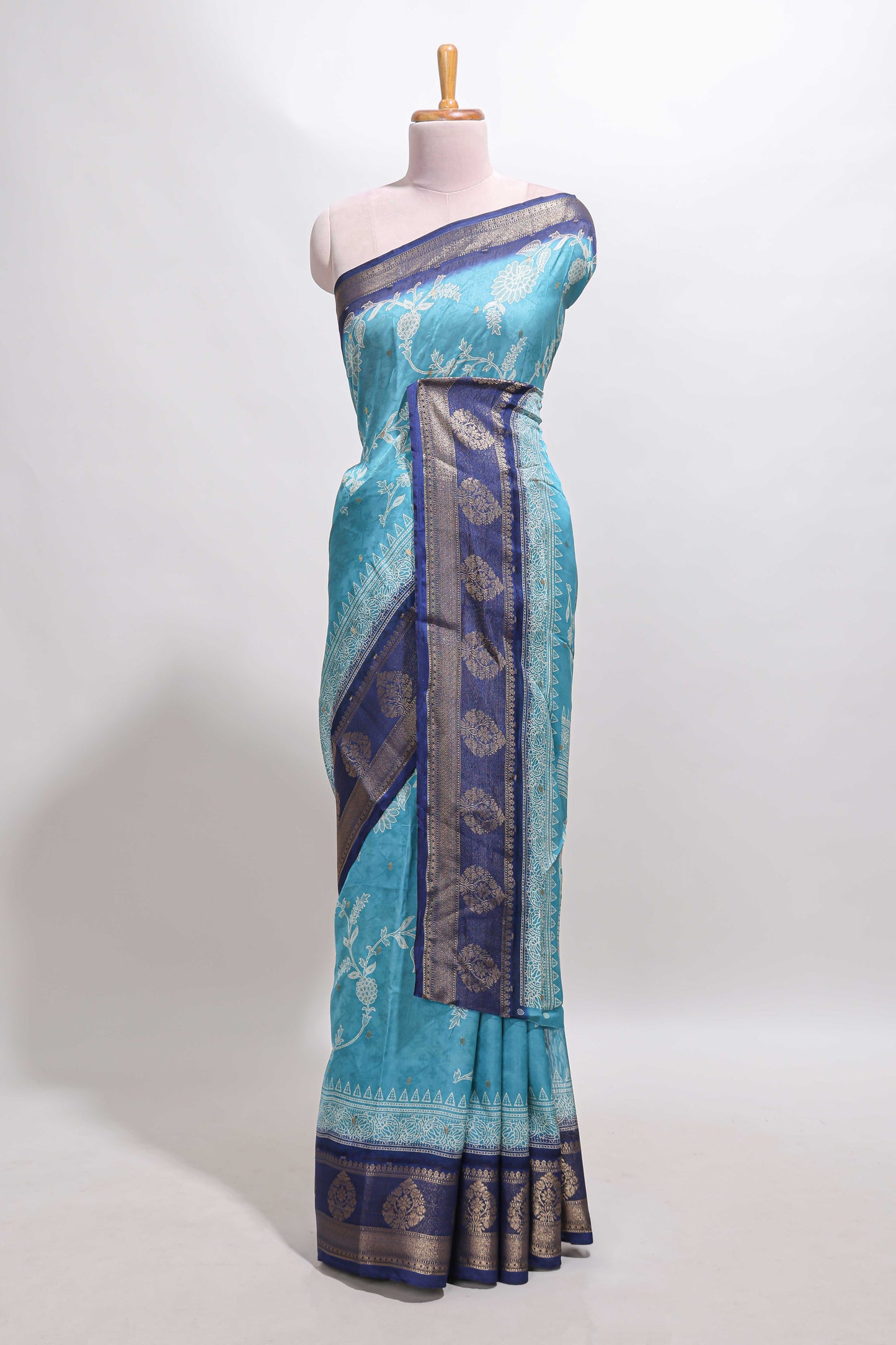 Blue floral design georgette saree with contrast border and motifs blouse