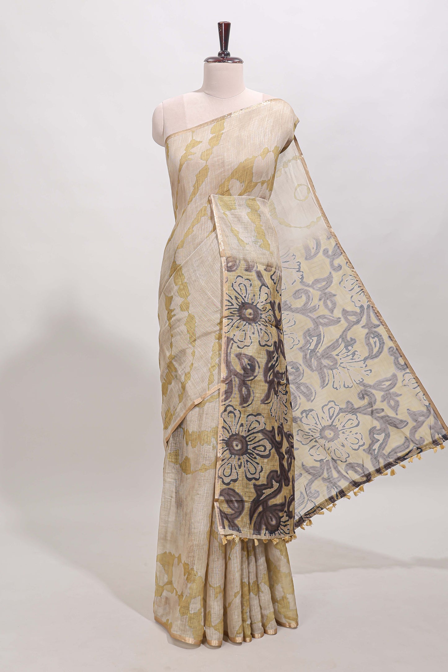 Beige linen cotton saree with yellow shibori print, self zari border and floral design pallu