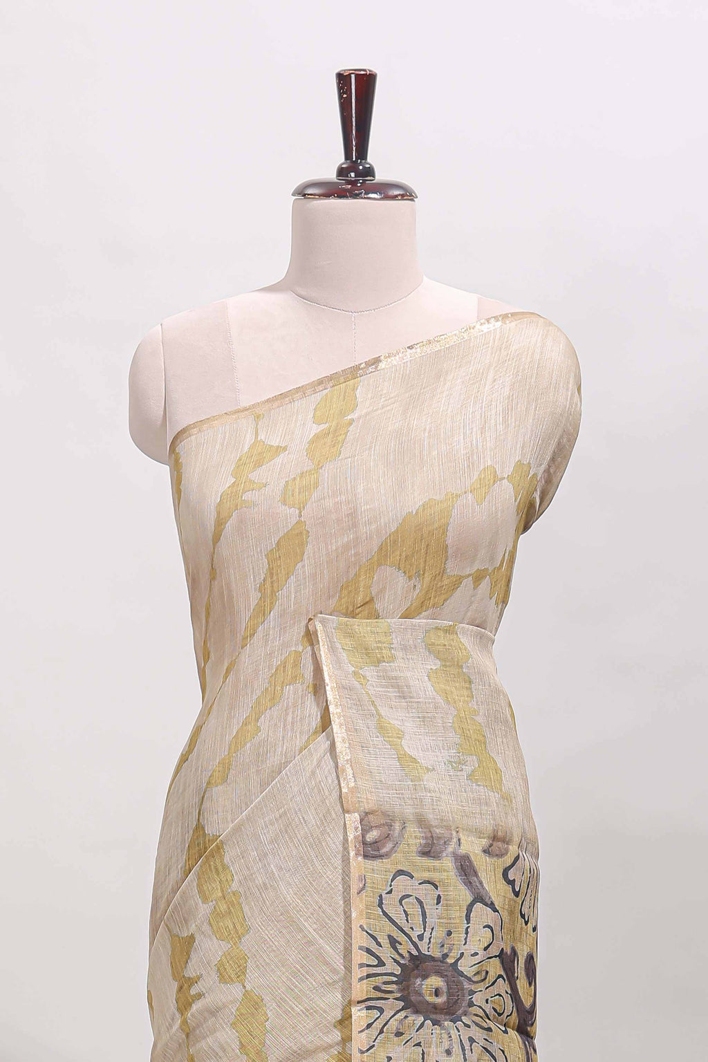 Beige linen cotton saree with yellow shibori print, self zari border and floral design pallu