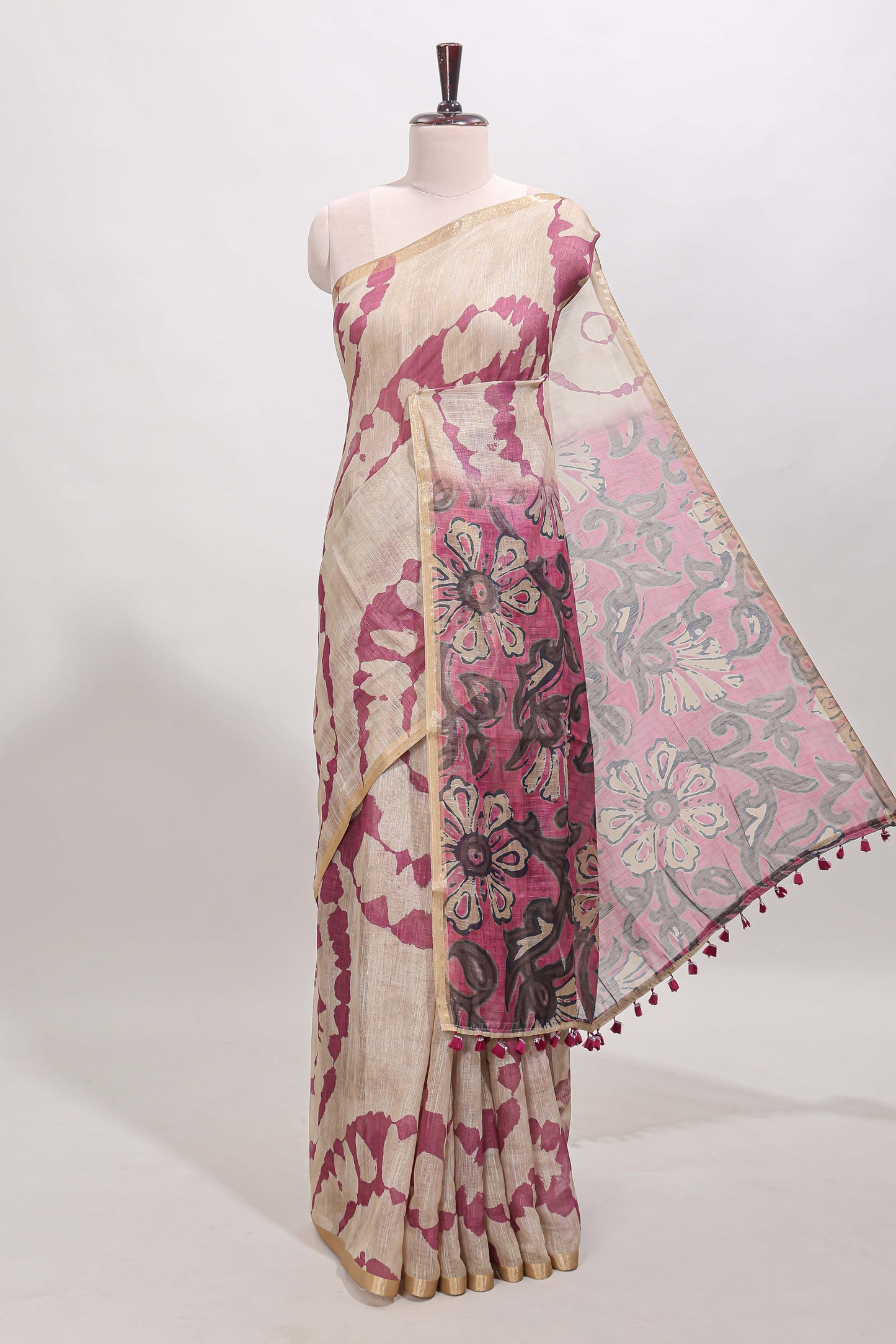 Beige linen cotton saree with purple shibori print, self zari border and floral design pallu