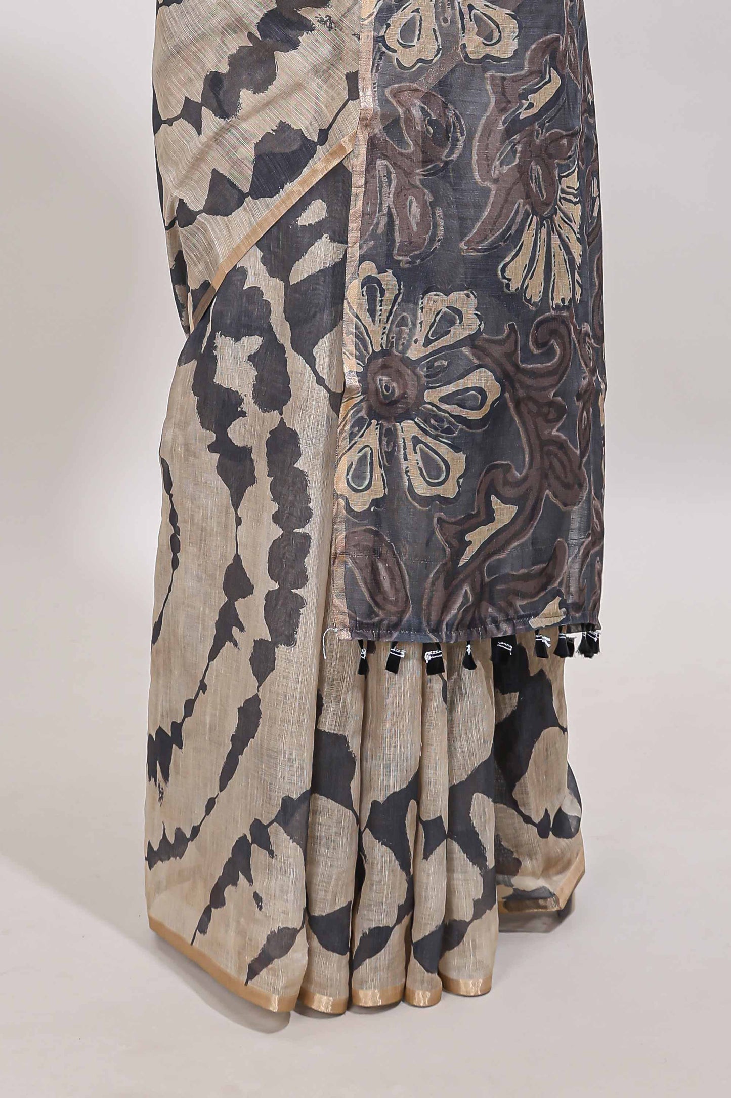 Beige linen cotton saree with grey shibori print, self zari border and floral design pallu