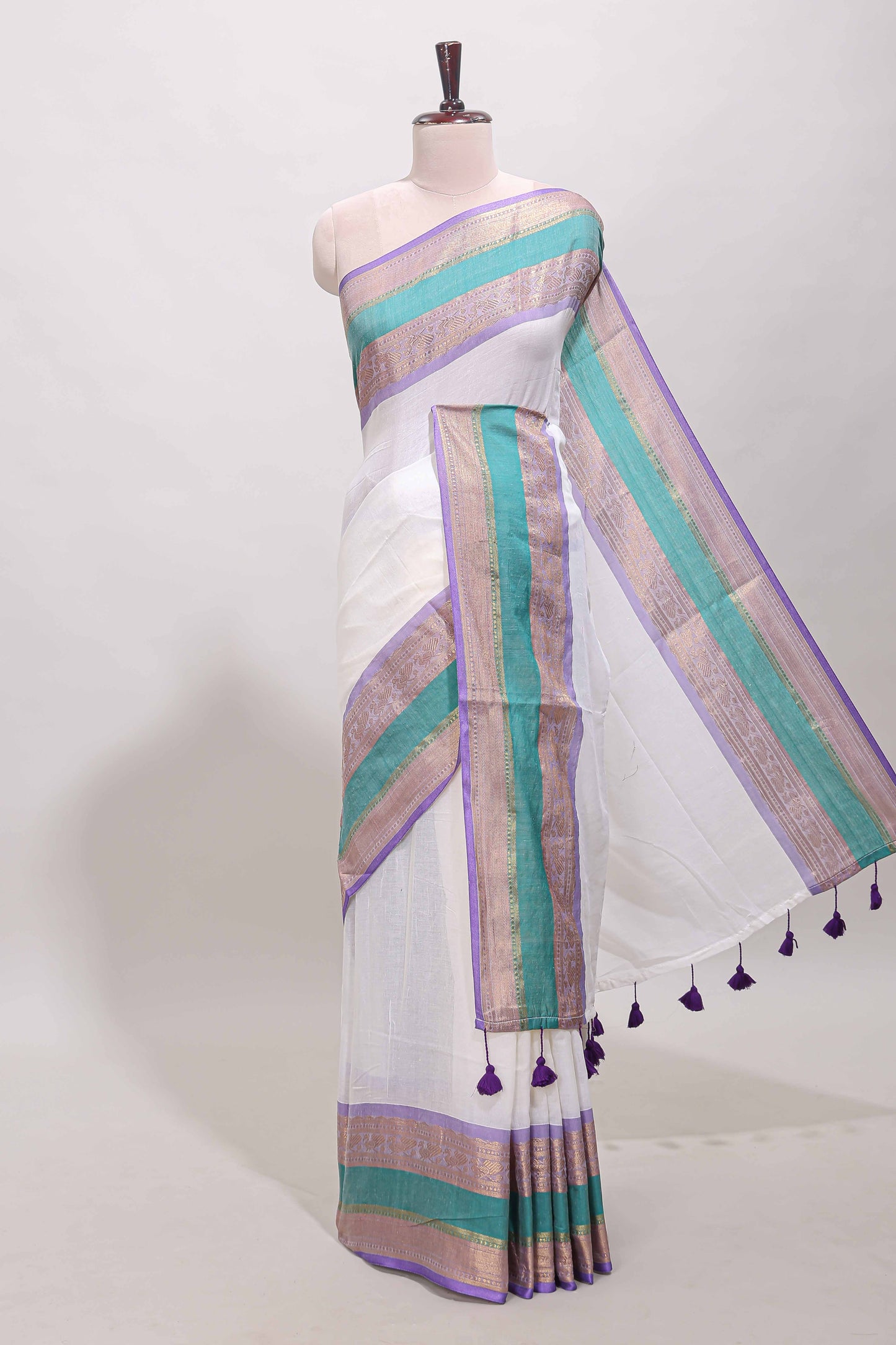 White plain linen cotton saree with contrast zari bentex border & matching pallu with tassels