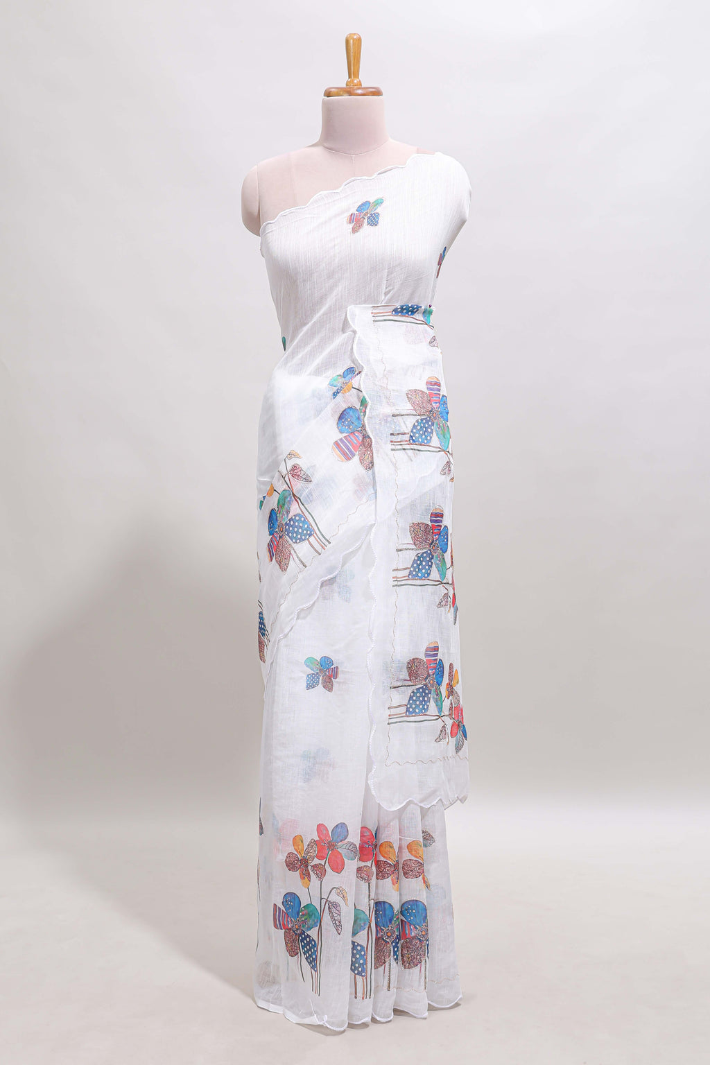 White floral design linen cotton saree with scallop border and matching printed blouse