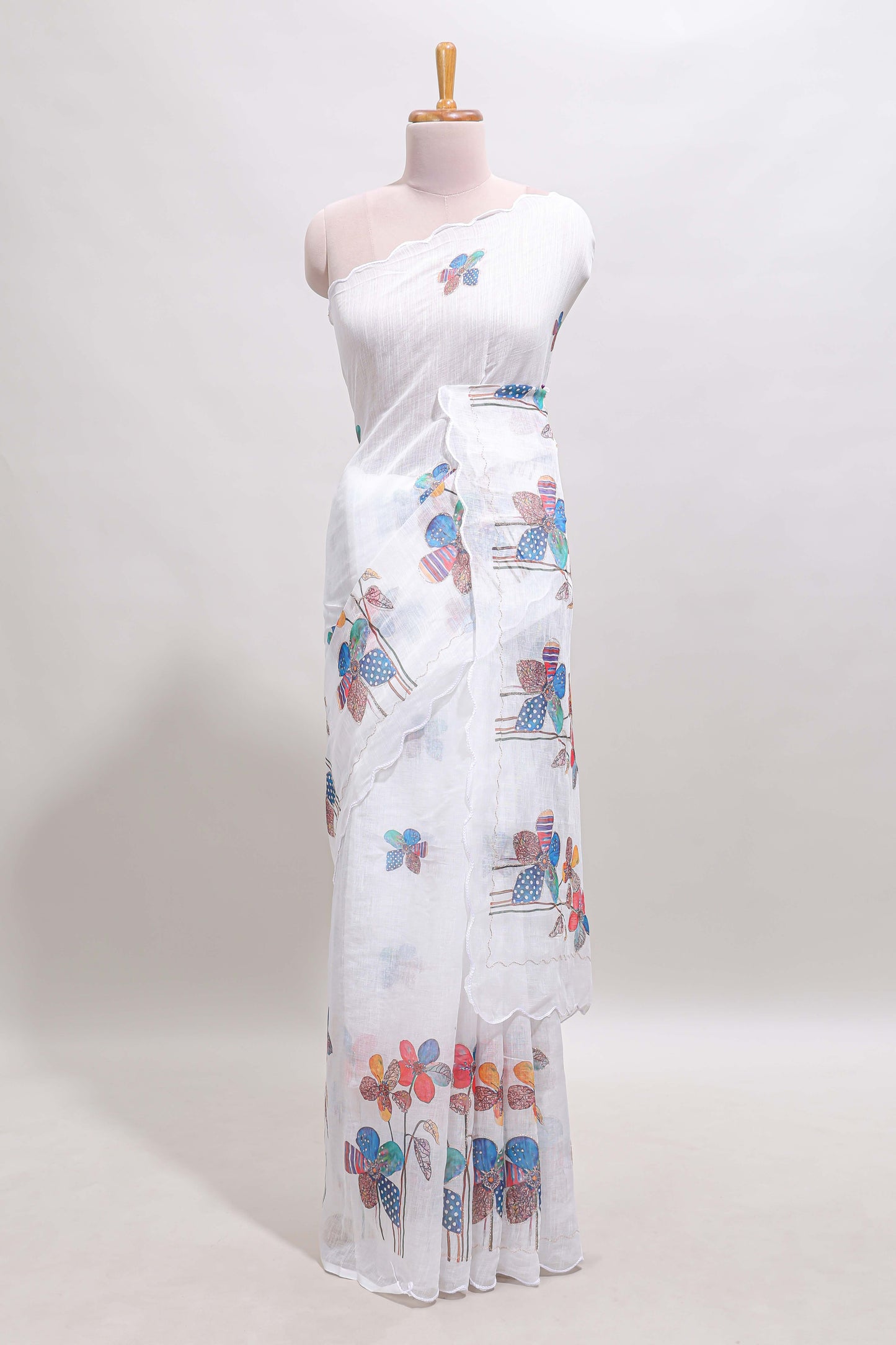 White floral design linen cotton saree with scallop border and matching printed blouse