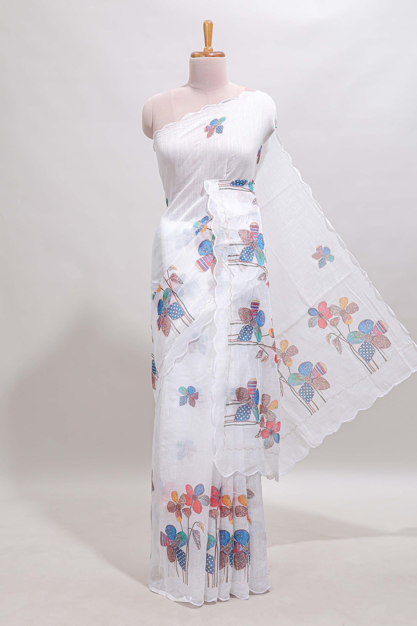 White floral design linen cotton saree with scallop border and matching printed blouse