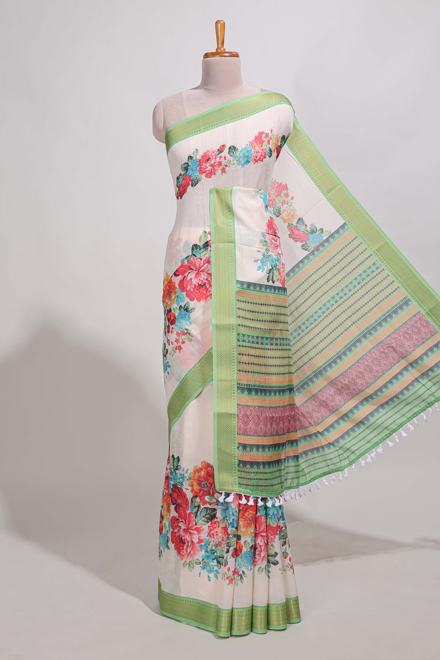 plain  linen cotton saree with floral printed border and  floral butta  printed blouse