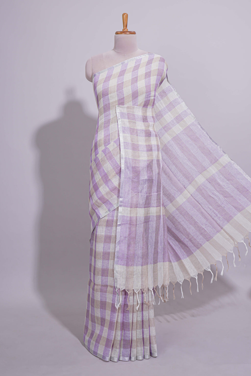 Light Purple Checked Linen Cotton Saree with Matching Pallu and Contrast Blouse