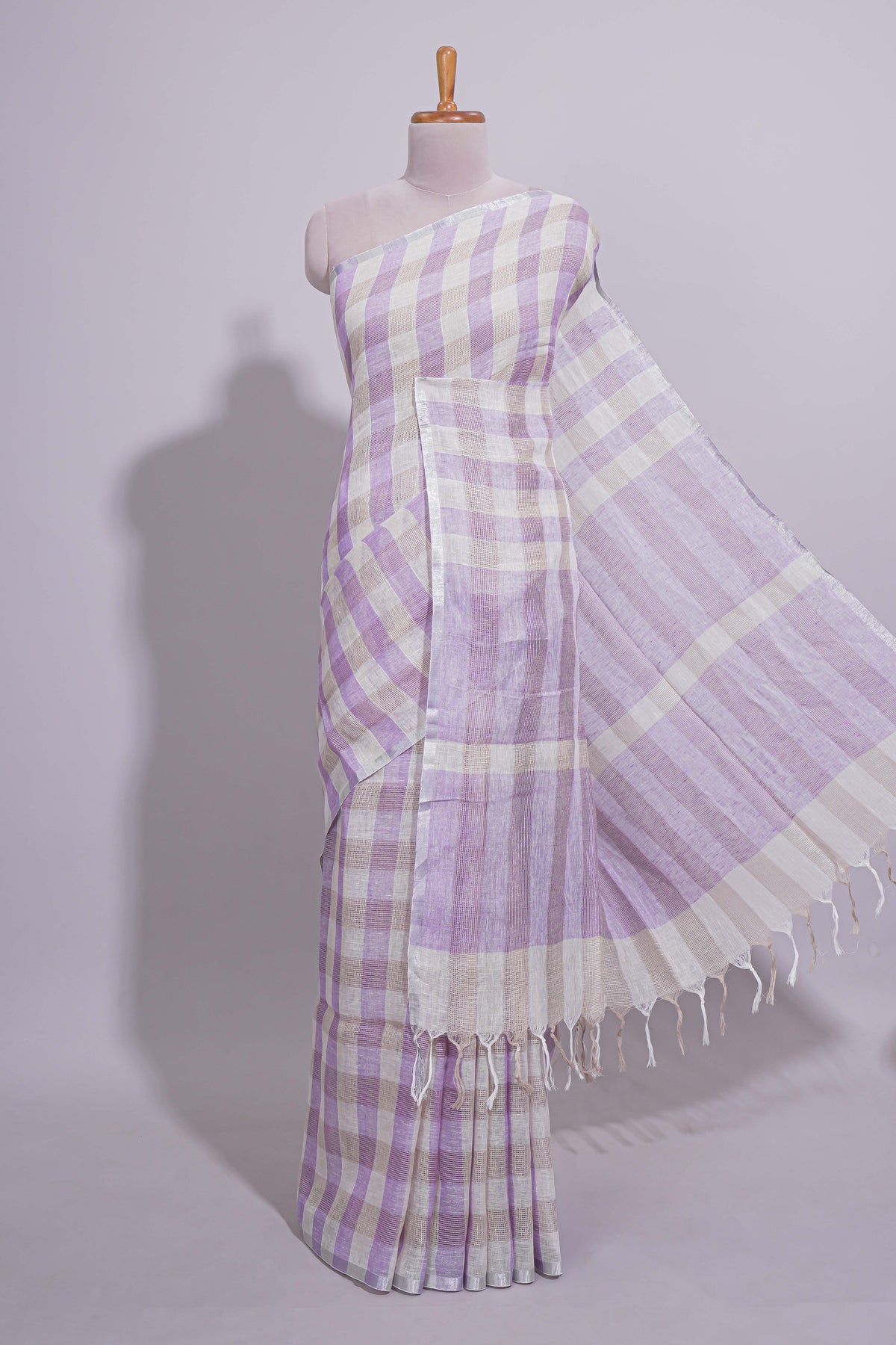 Light Purple Checked Linen Cotton Saree with Matching Pallu and Contrast Blouse