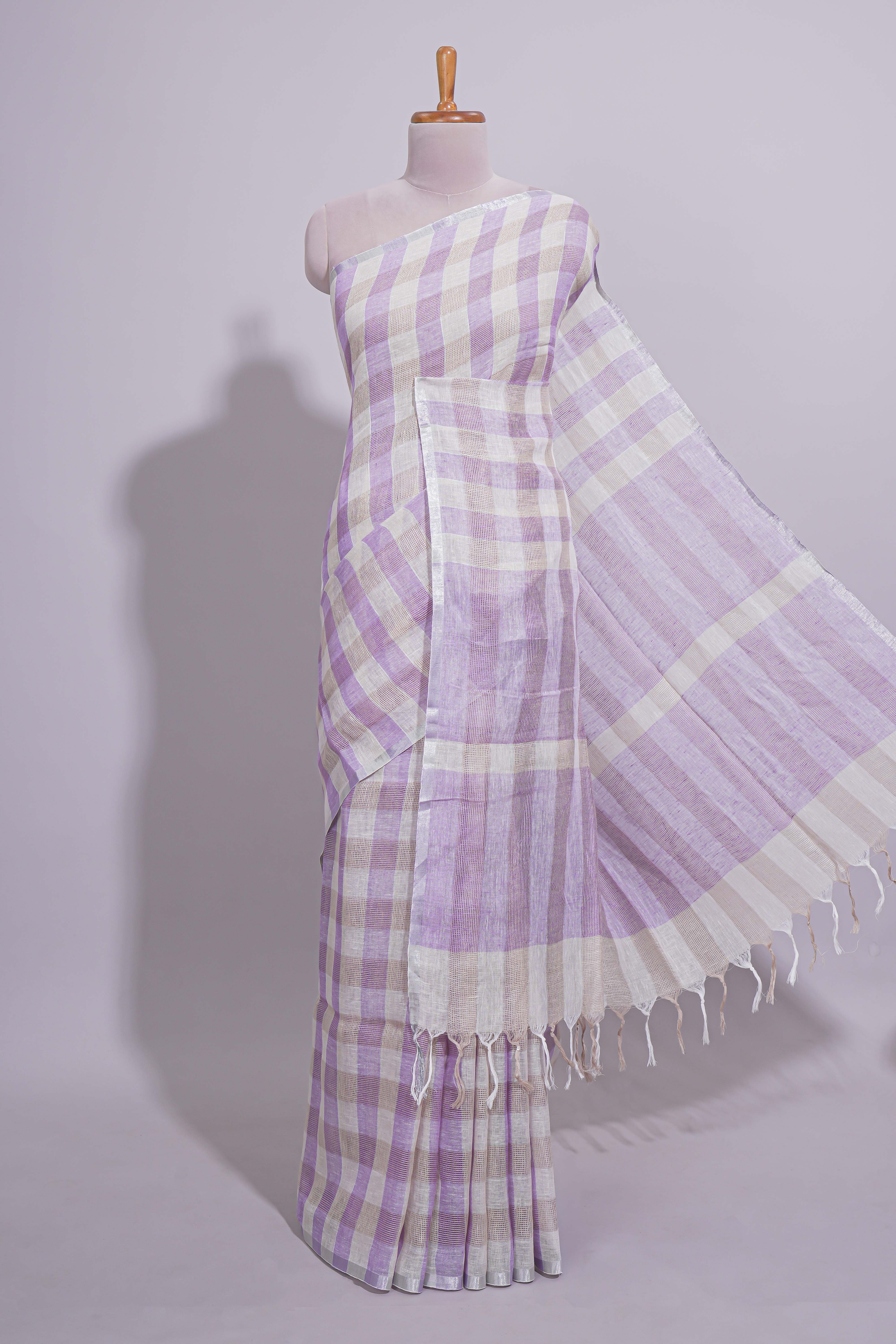 Light Purple Checked Linen Cotton Saree with Matching Pallu and Contrast Blouse