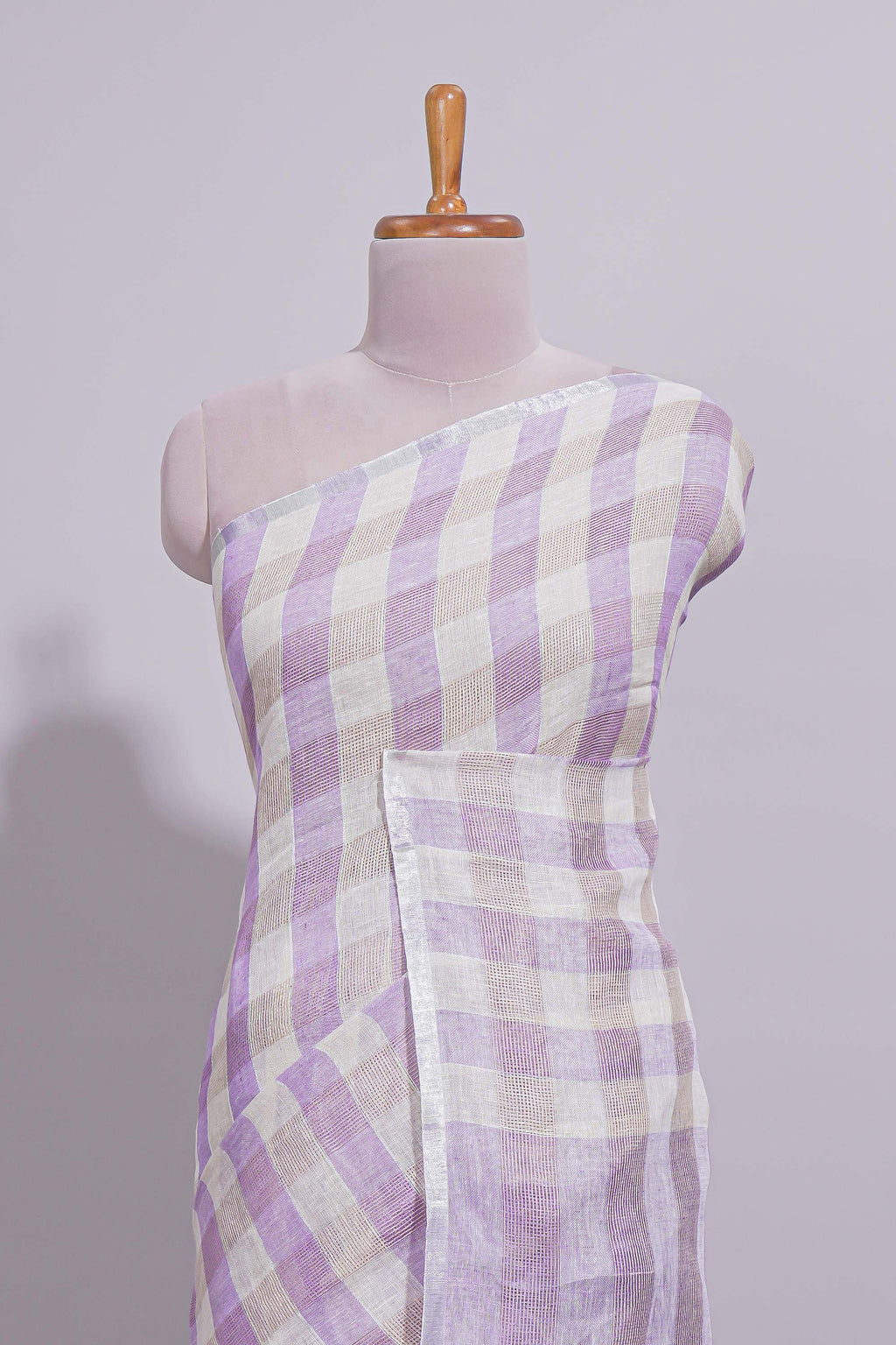 Light Purple Checked Linen Cotton Saree with Matching Pallu and Contrast Blouse