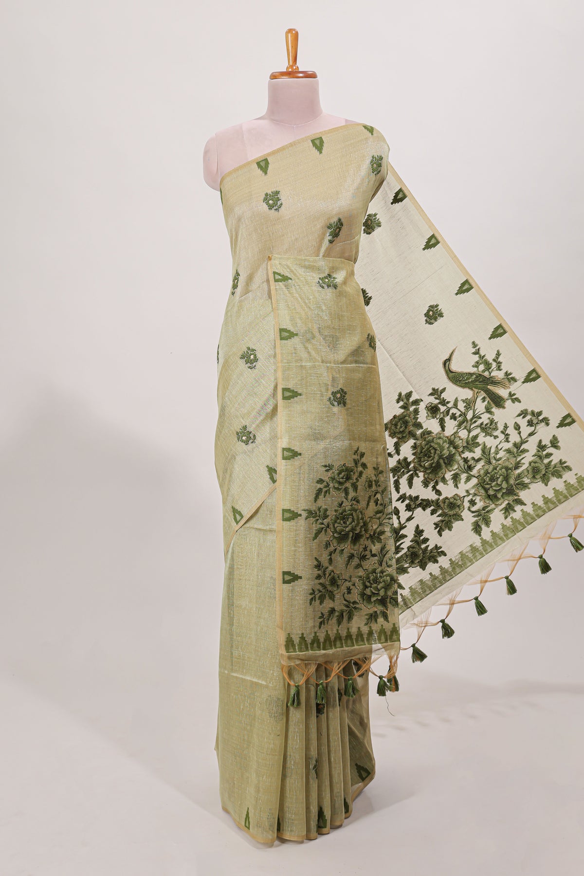 Green munga cotton floral thread motifs thread weaving border with floral jaal thread zari pallu and contrast small butta blouse