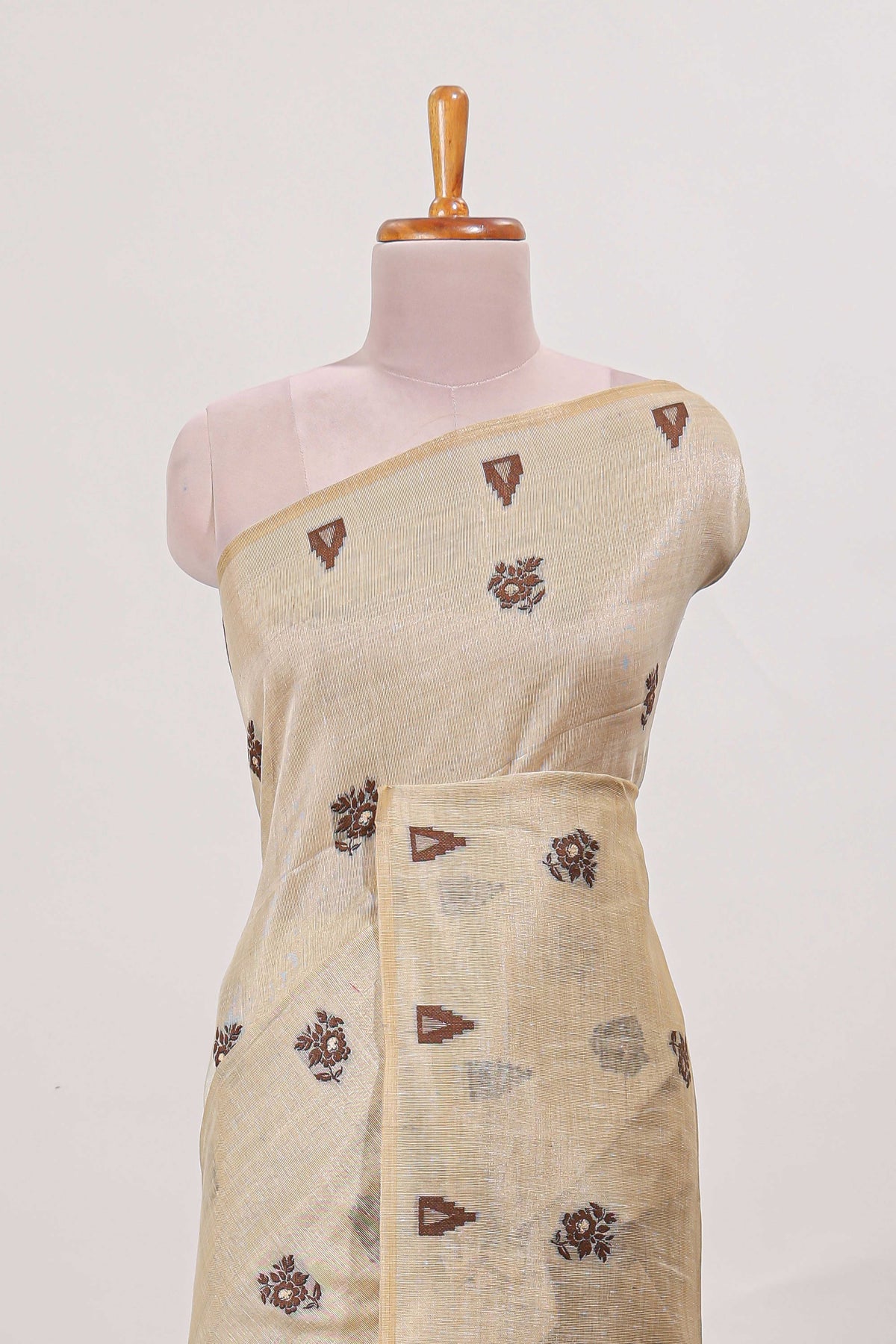 Beige munga cotton floral thread buttas thread weaving border with floral jaal thread zari pallu and contrast small butta blouse