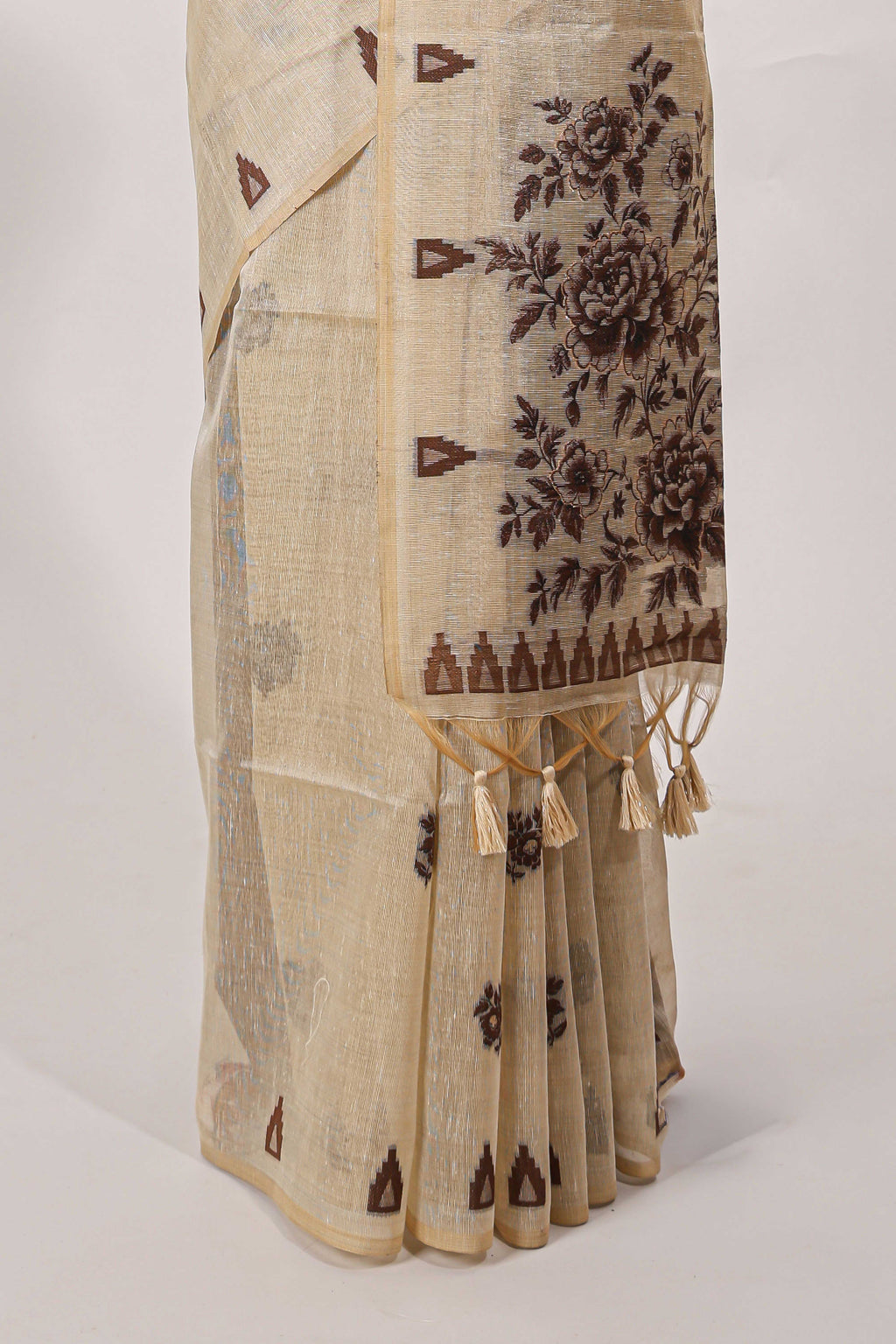 Beige munga cotton floral thread buttas thread weaving border with floral jaal thread zari pallu and contrast small butta blouse