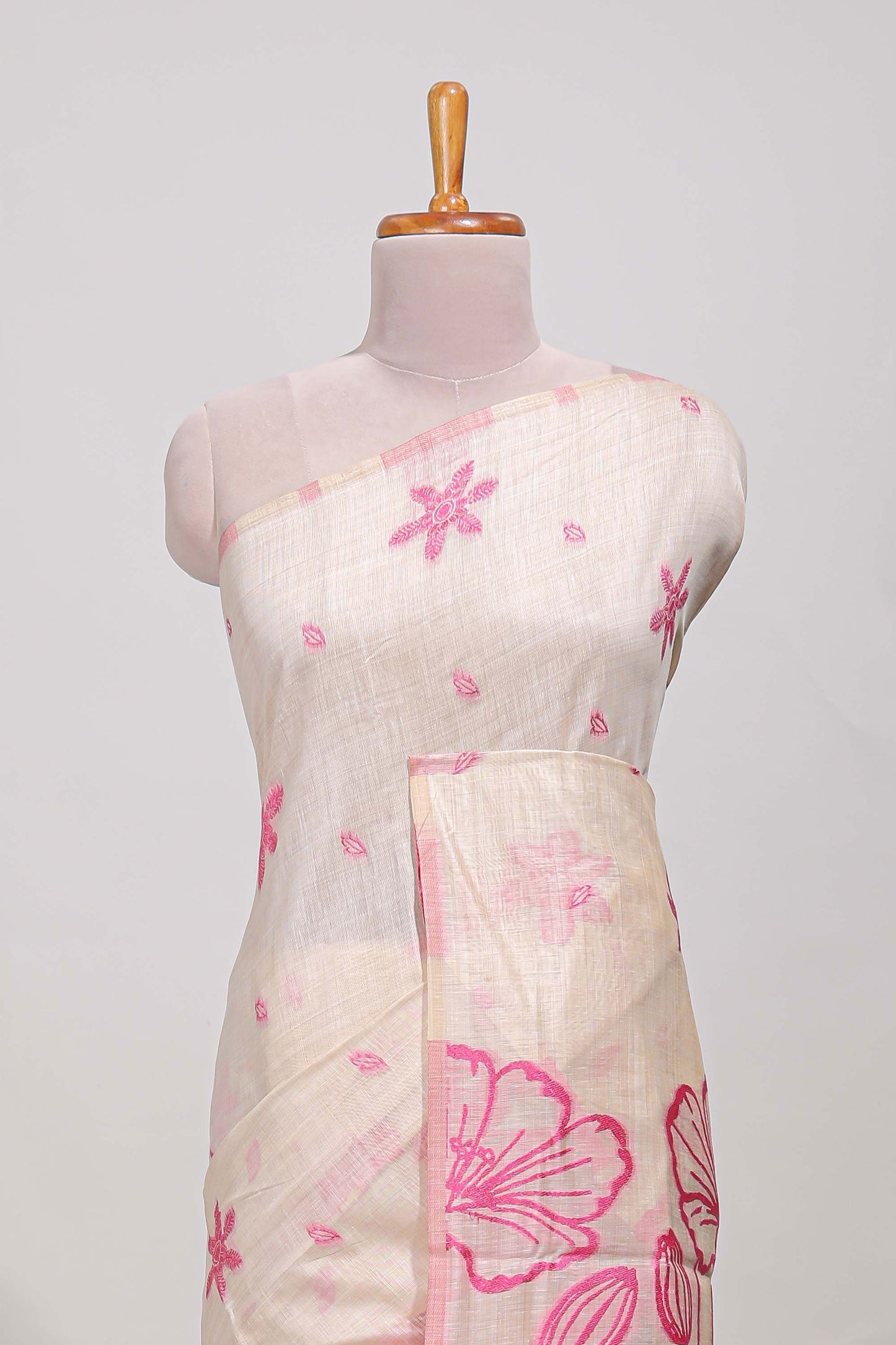 Pink floral print  munga cotton saree  with matching floral print pallu along with tassles