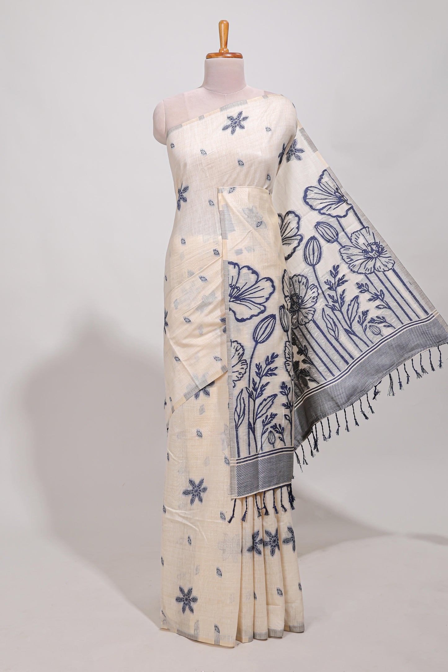 Navy blue  floral print  munga cotton saree  with matching floral print pallu along with tassles