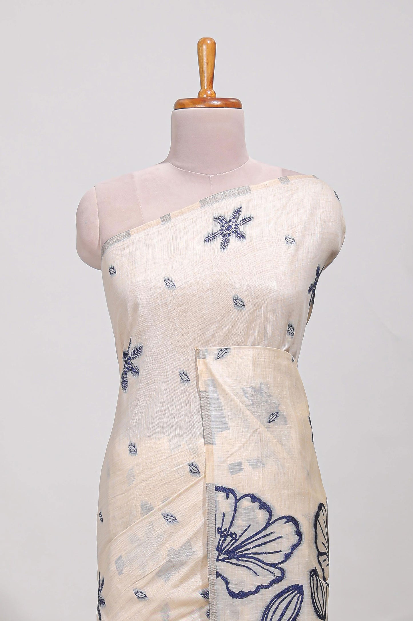 Navy blue  floral print  munga cotton saree  with matching floral print pallu along with tassles
