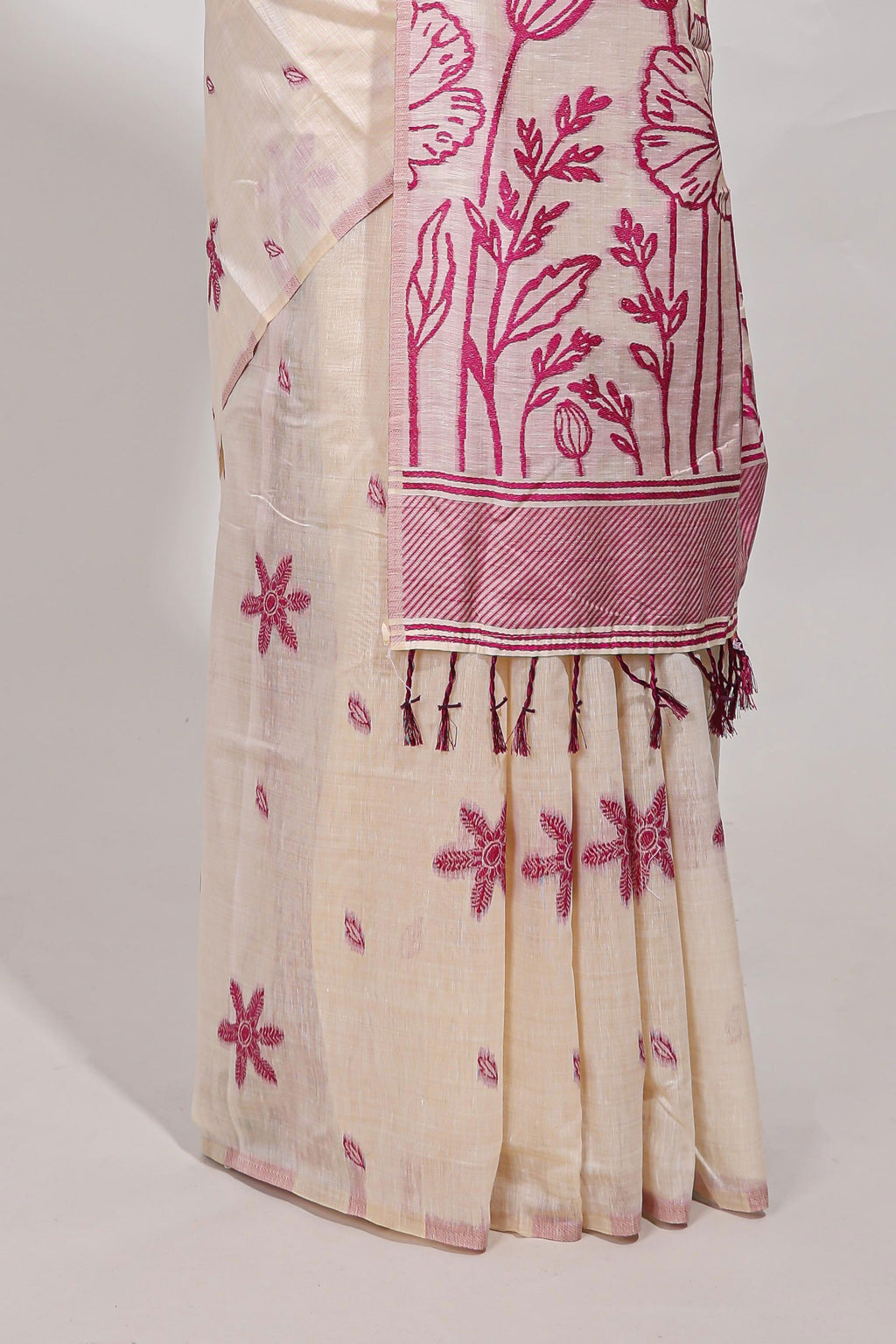 Pink floral print  munga cotton saree  with matching floral print pallu along with tassles