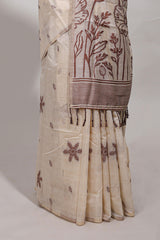 Brown floral printmunga cotton sareewith matching floral print pallu along with tassles
