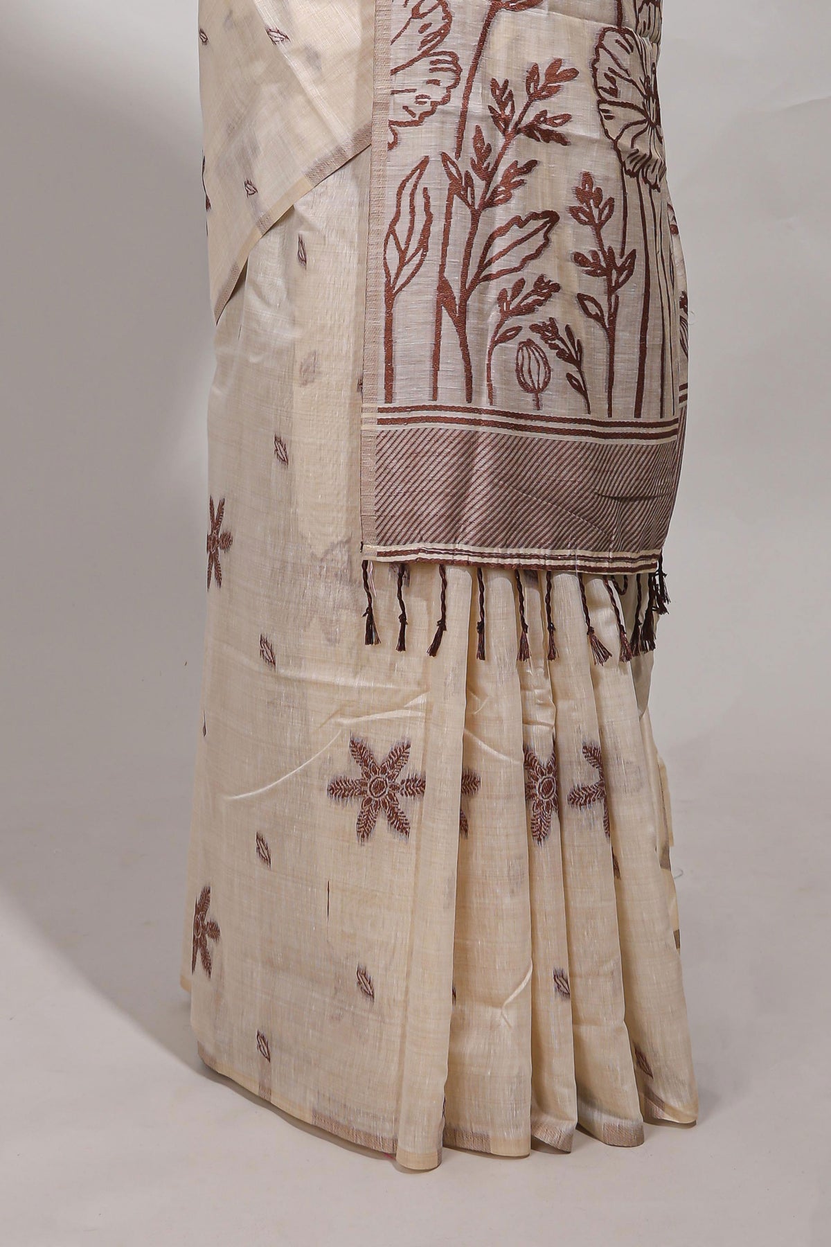 Brown floral print  munga cotton saree  with matching floral print pallu along with tassles