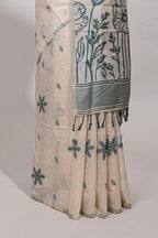 Green floral print  munga cotton saree  with matching floral print pallu along with tassles
