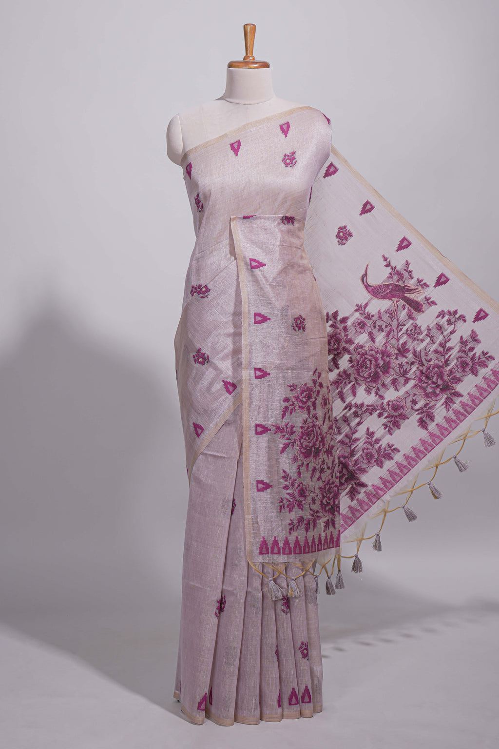 Magenta munga cotton all over floral thread motifs thread weaving border with floral jaal thread zari pallu and contrast small butta blouse
