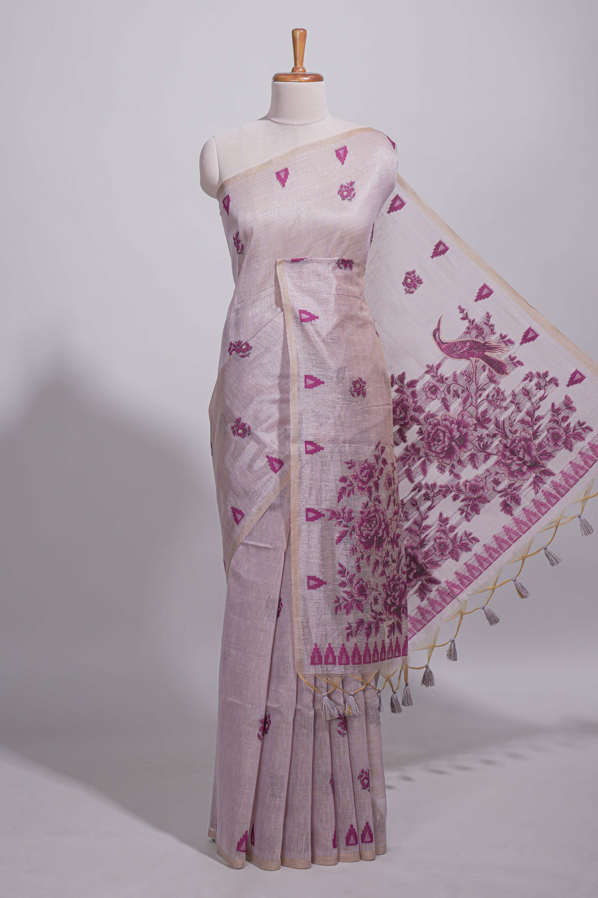 Magenta munga cotton all over floral thread motifs thread weaving border with floral jaal thread zari pallu and contrast small butta blouse