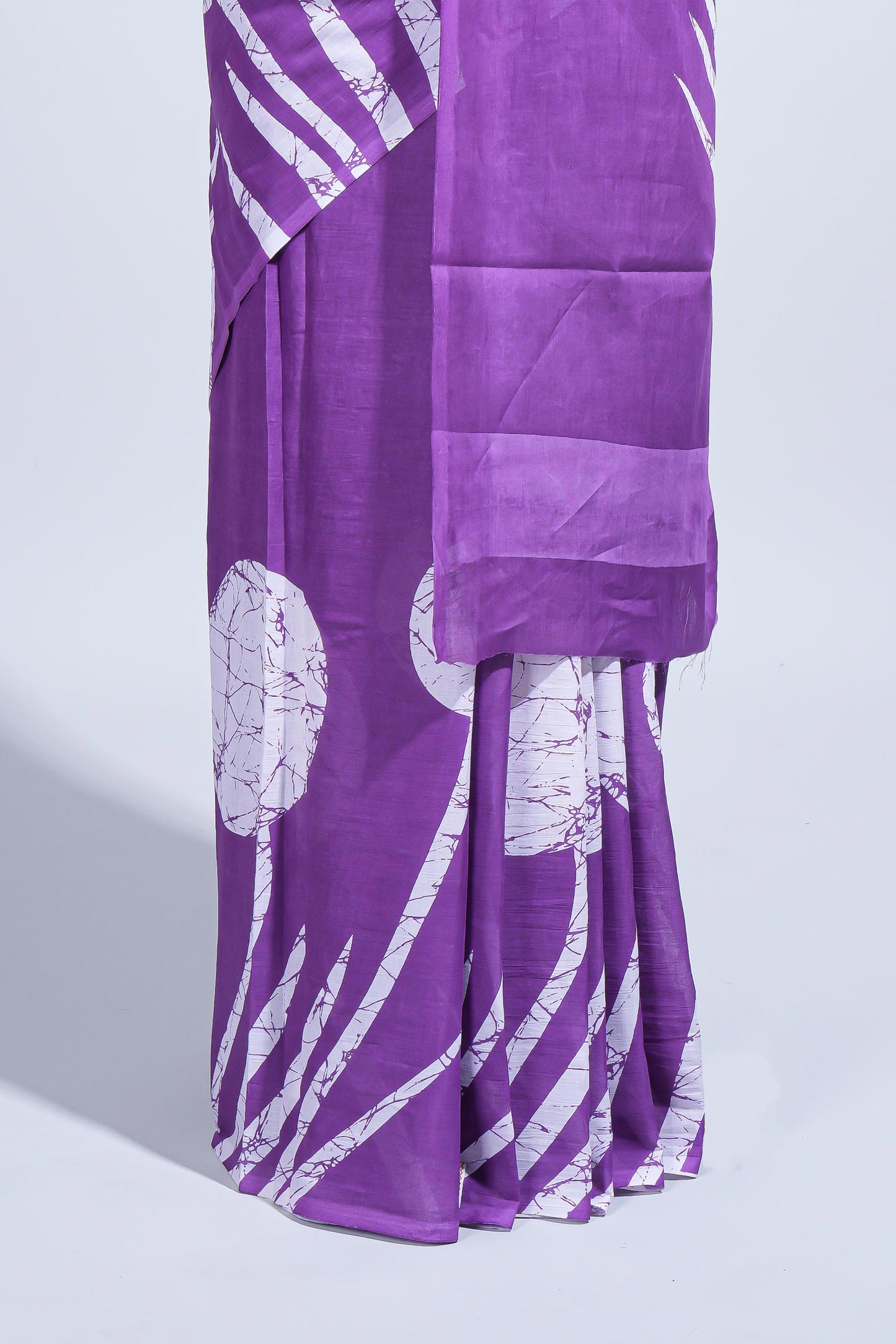 Borderless violet floral design mul mul cotton saree with matching blouse