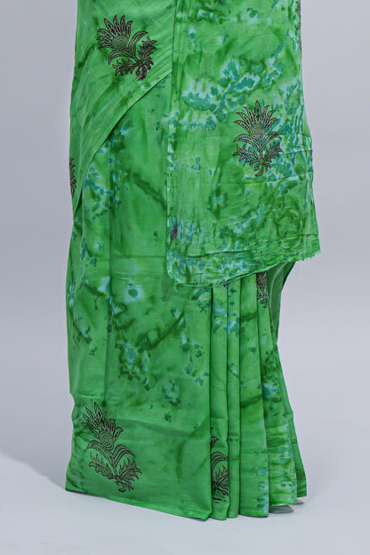 Borderless green floral motifs design mul mul cotton saree with self pallu