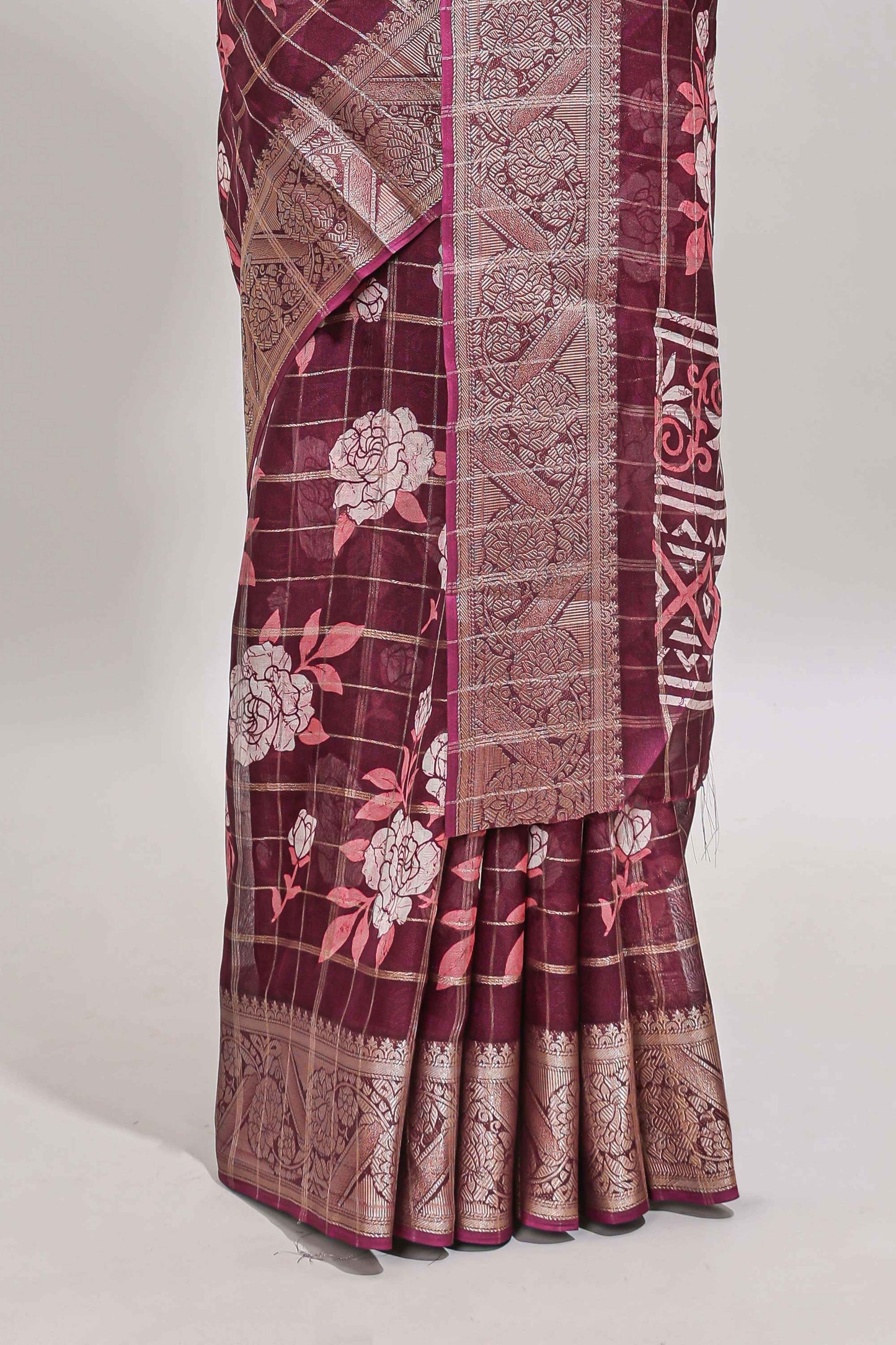 Maroon checked floral design marsh mellow saree with self zari border and matching blouse