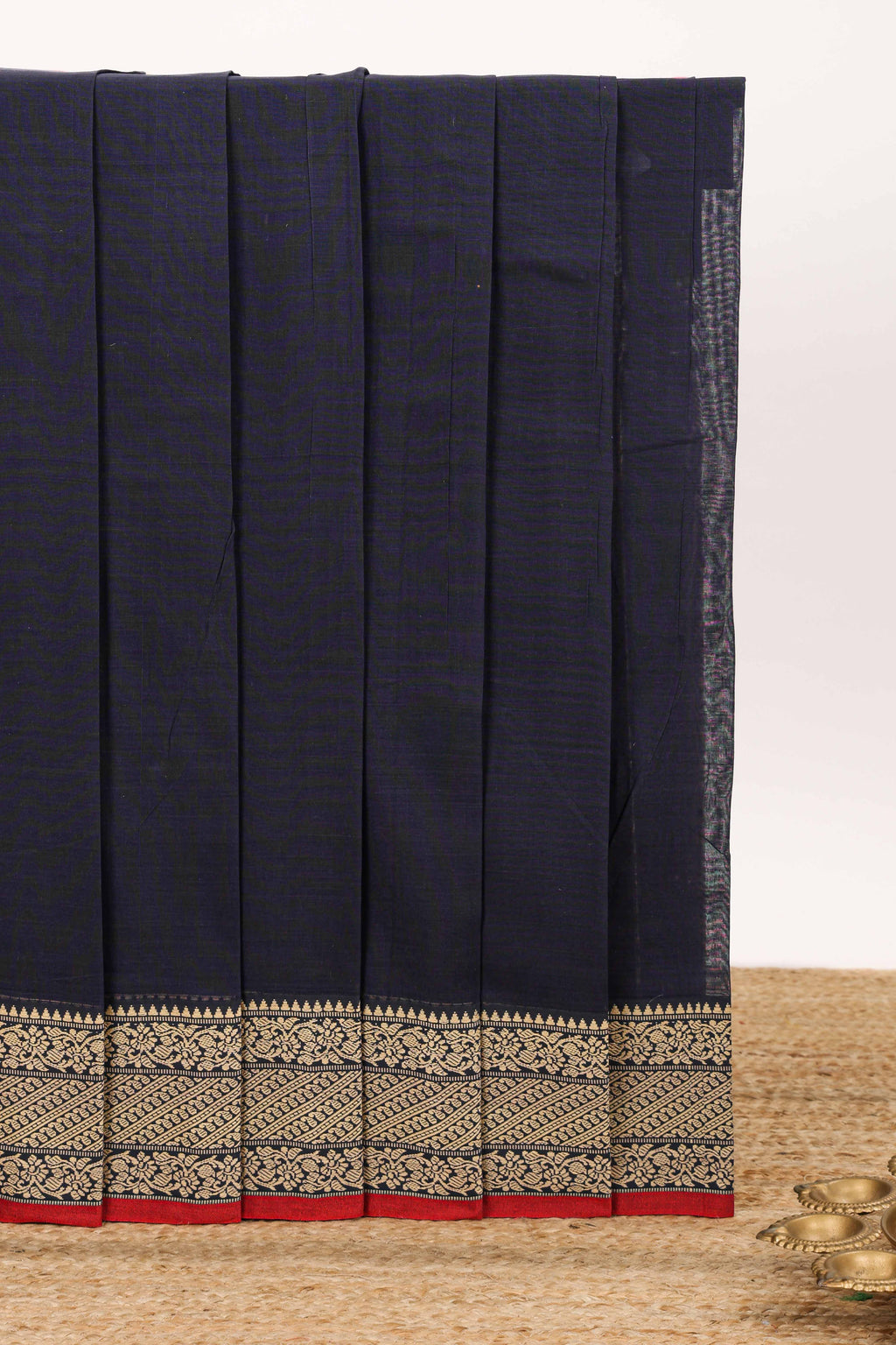 Black plain narayanapet cotton saree with contrast border and matching pallu