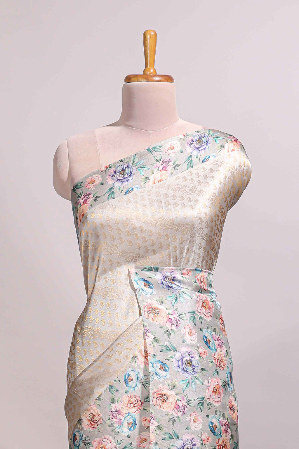 Light grey floral zari motifs banarasi silk saree with contrast border and printed blouse