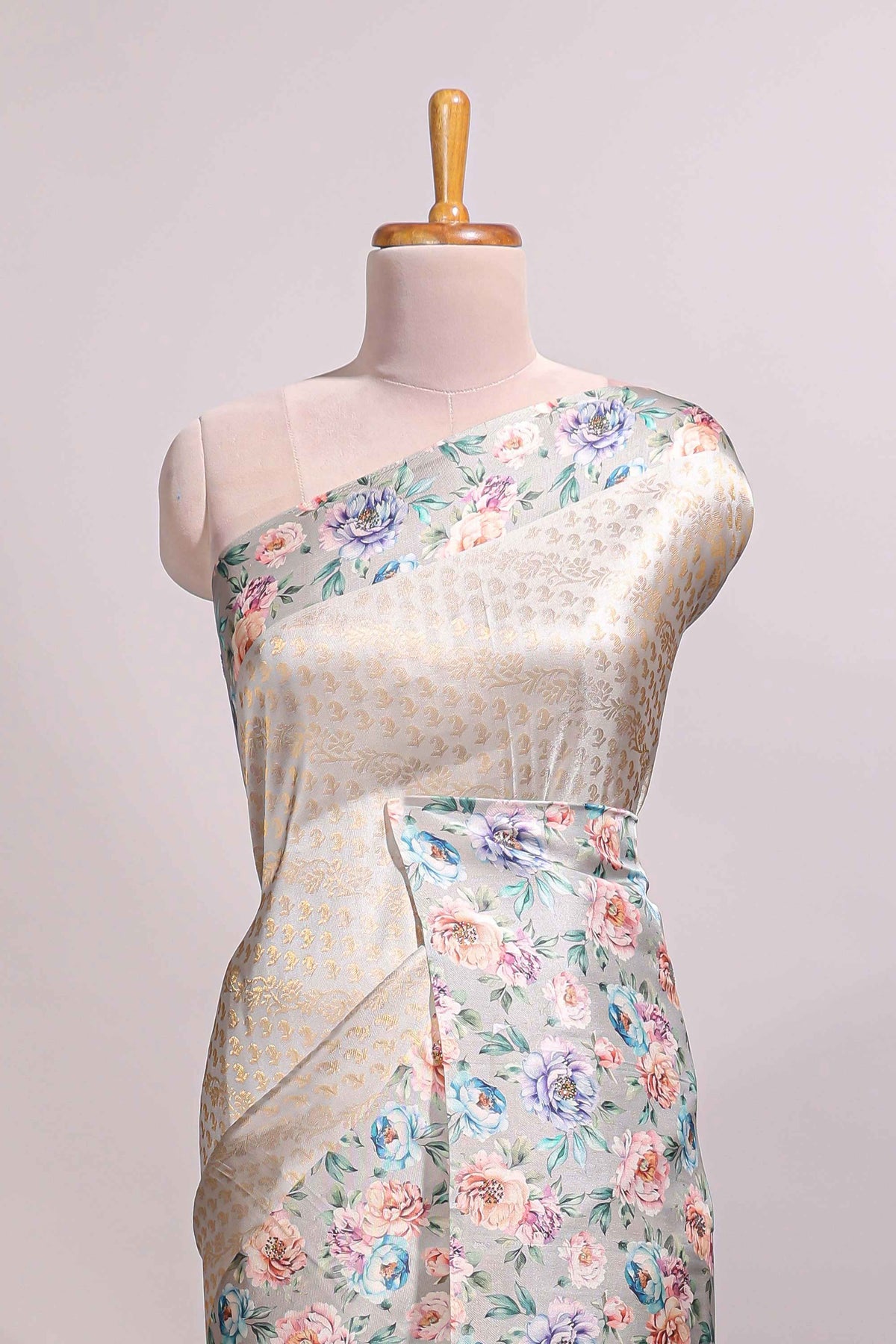 Light grey floral zari motifs banarasi silk saree with contrast border and printed blouse