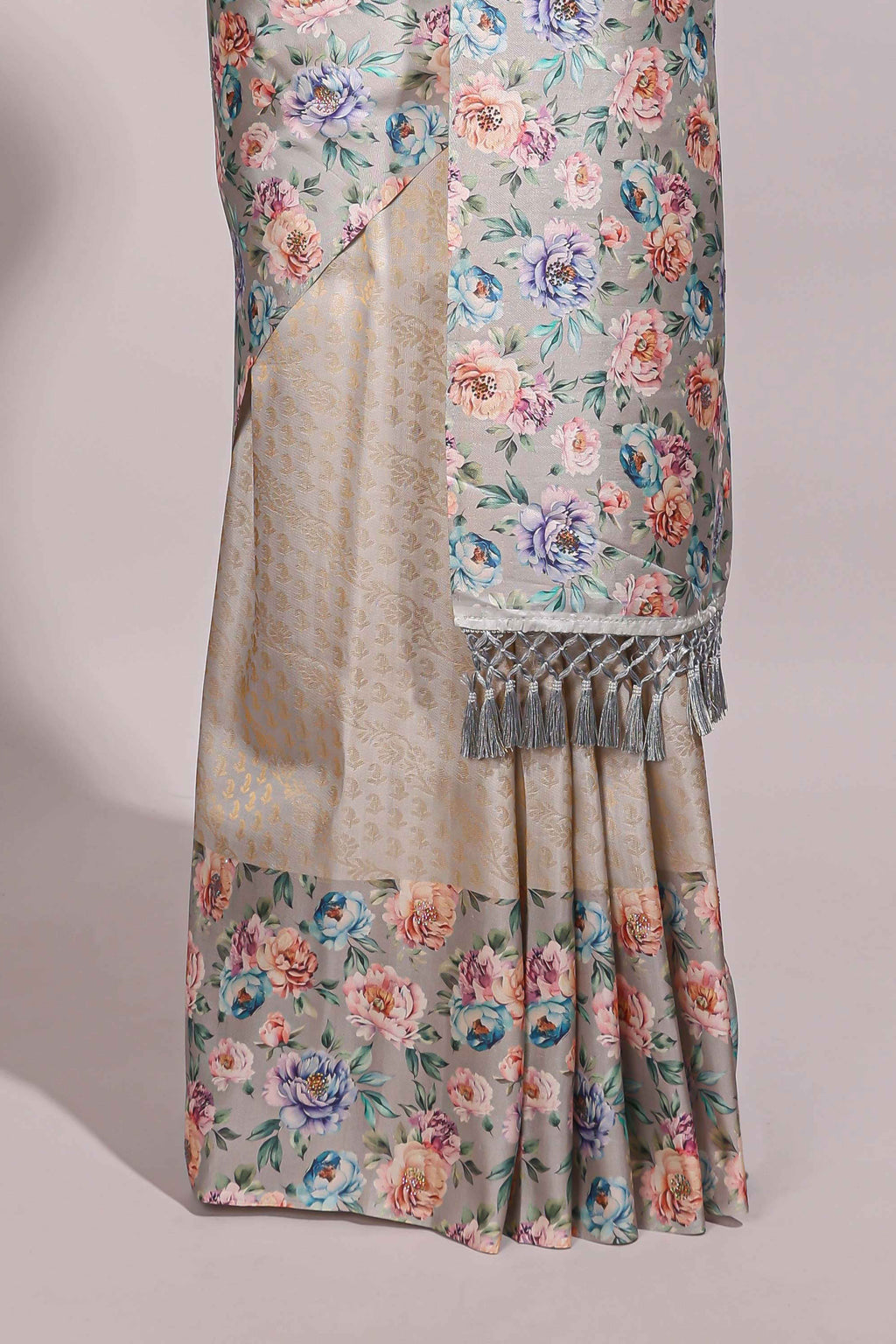 Light grey floral zari motifs banarasi silk saree with contrast border and printed blouse