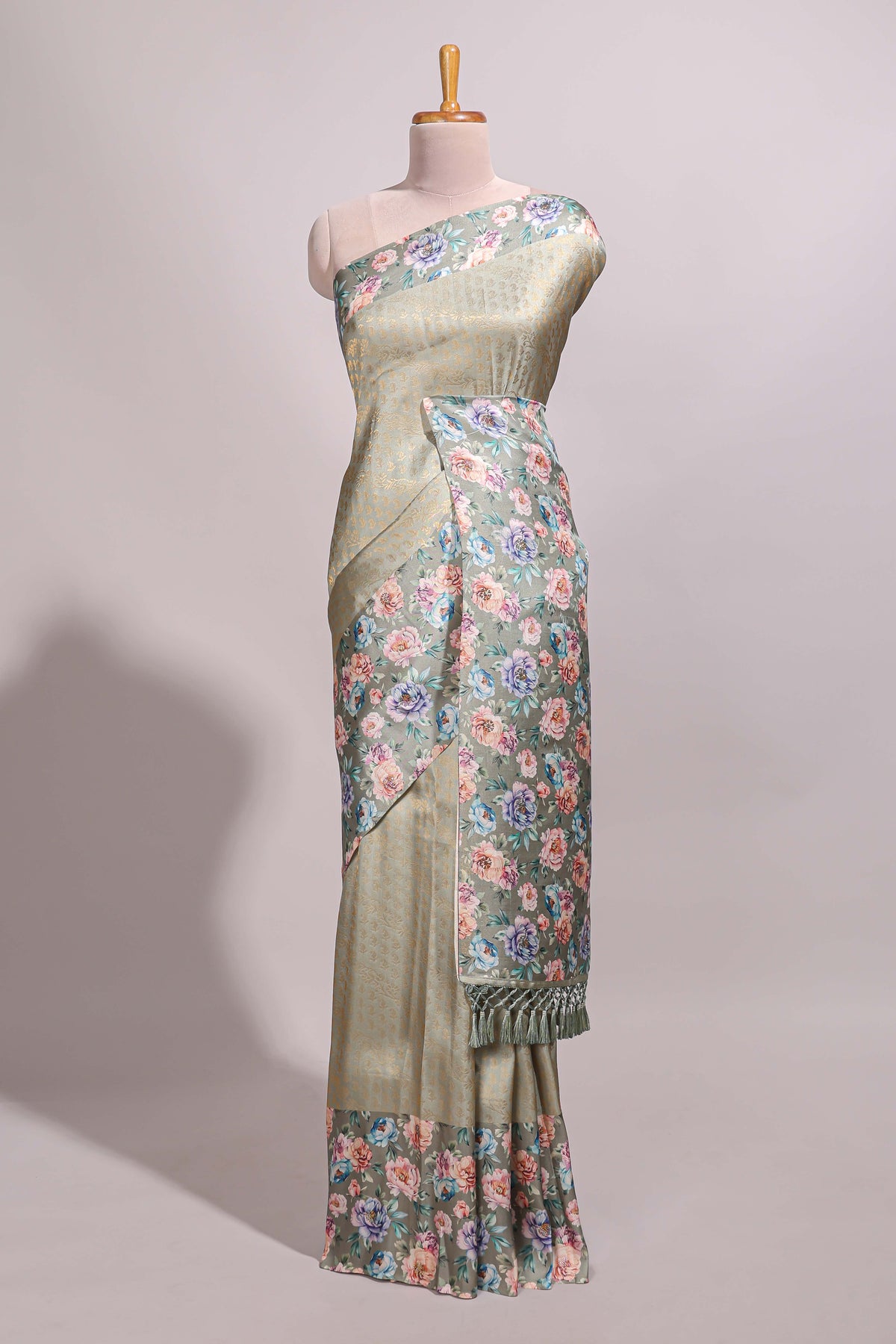 Green floral zari motifs banarasi silk saree with contrast border and printed blouse