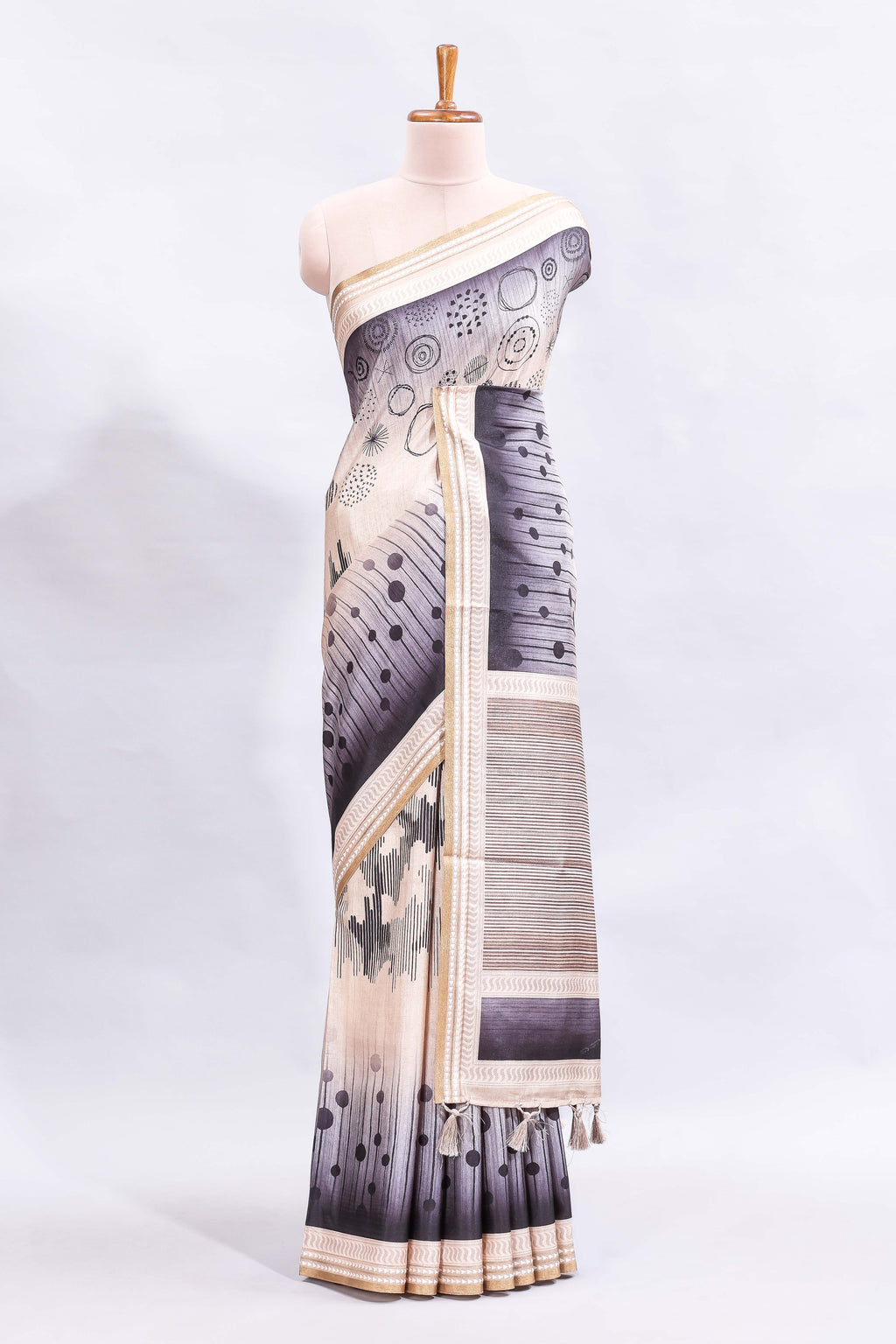 Grey abstract geometric motifs printed saree with contrast border and printed blouse
