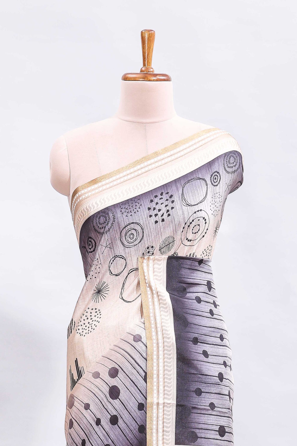 Grey abstract geometric motifs printed saree with contrast border and printed blouse