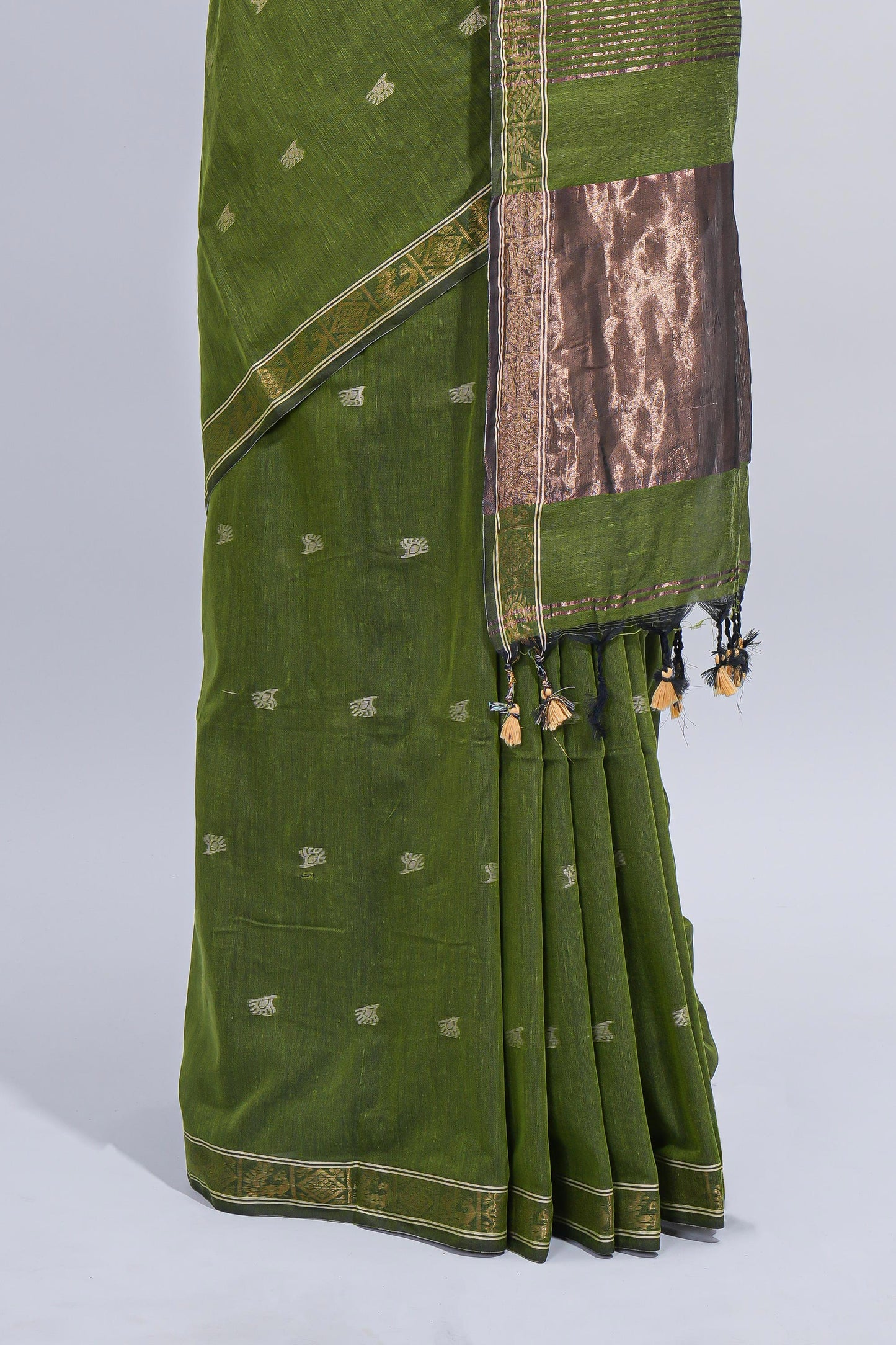 Green thread butta south cotton saree with self zari border and matching pallu
