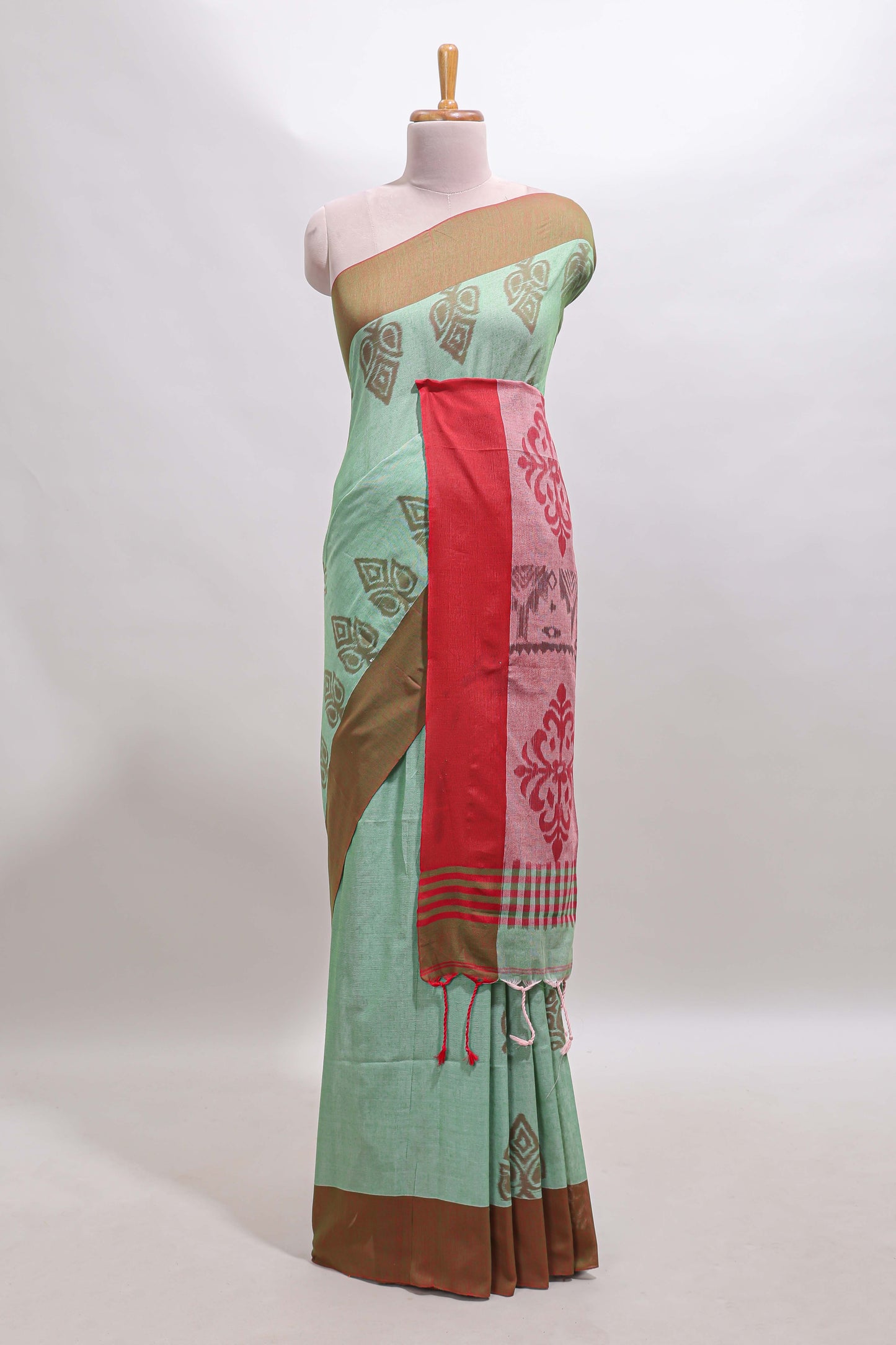 Green motifs south cotton saree with contrast border and blouse