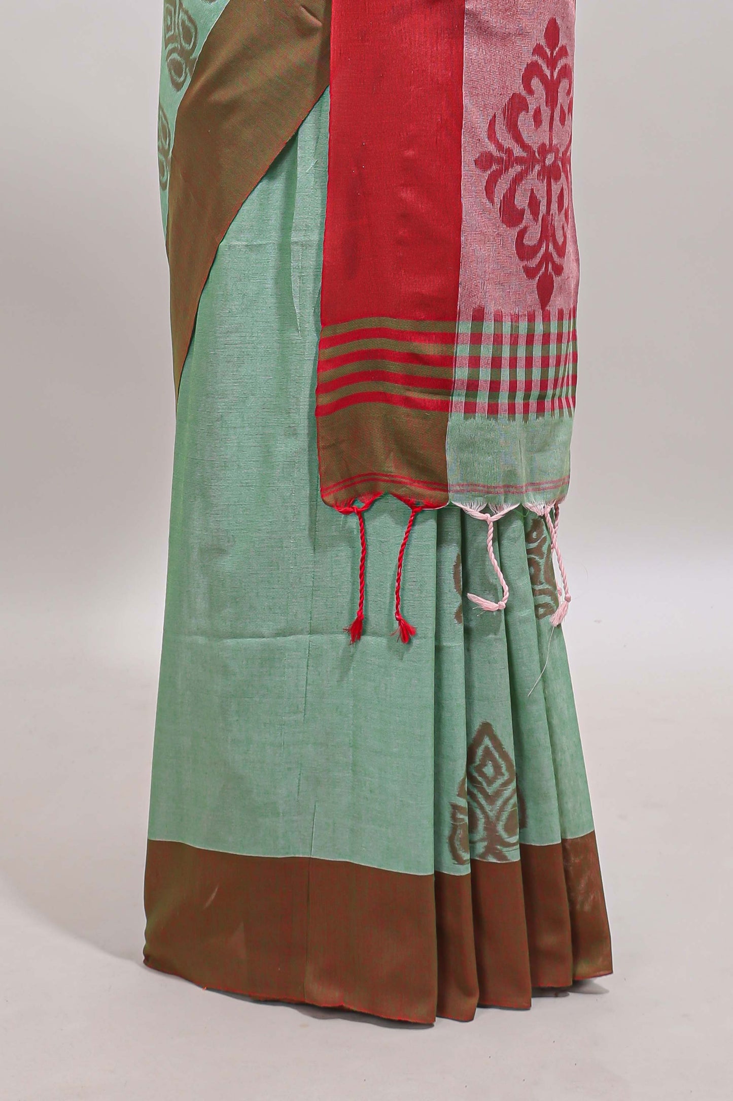 Green motifs south cotton saree with contrast border and blouse