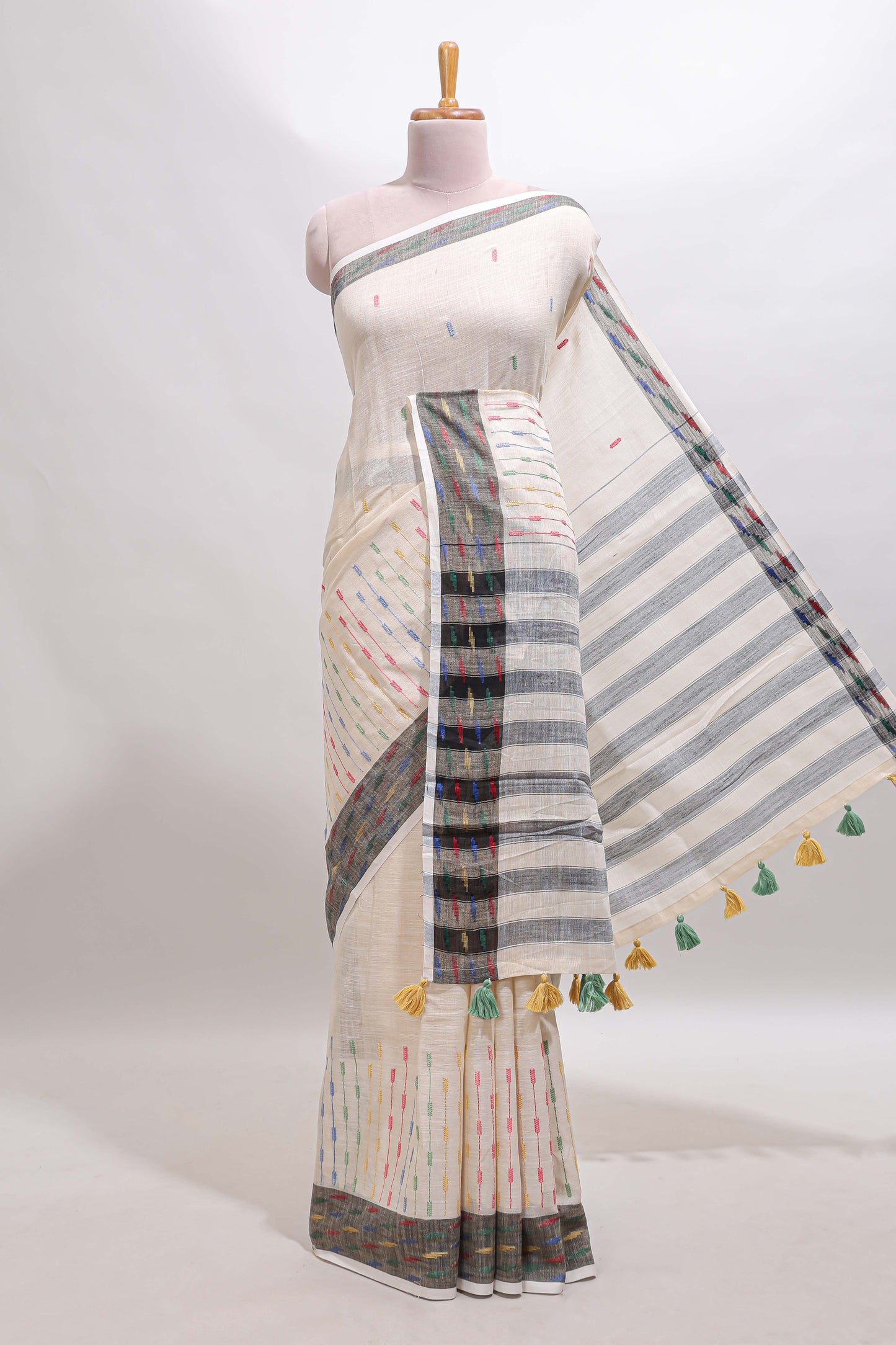 Cream thread butta south cotton saree with contrast border and striped pallu
