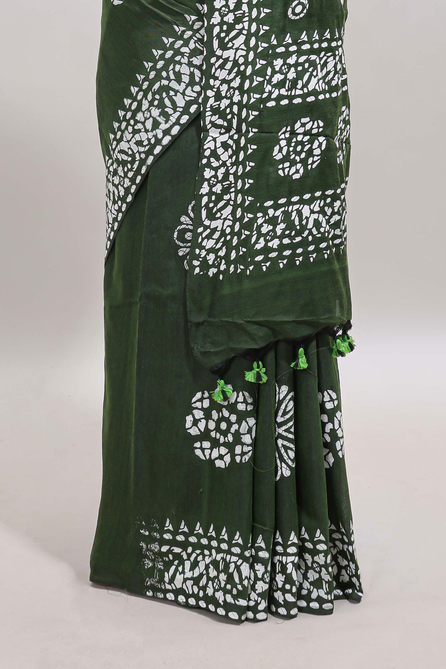Green shibori printed floral design south cotton sarees with self border and contrast printed blouse