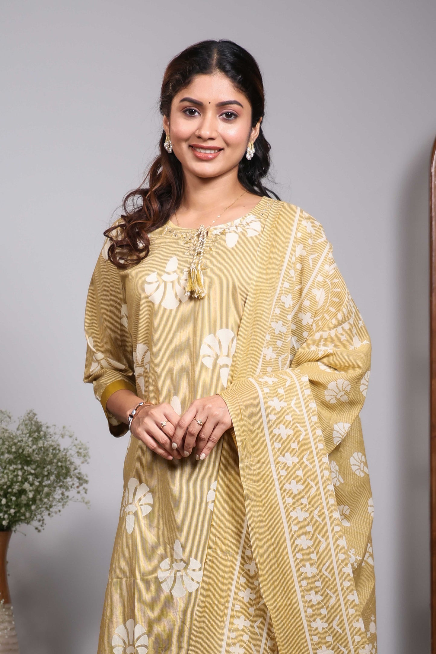 Sandal floral motifs design V neck salwar set with 3/4th sleeve, contrast bottom and matching dupatta