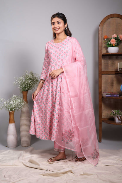 Baby pink floral design V neck salwar set with 3/4th sleeve, self bottom and matching dupatta
