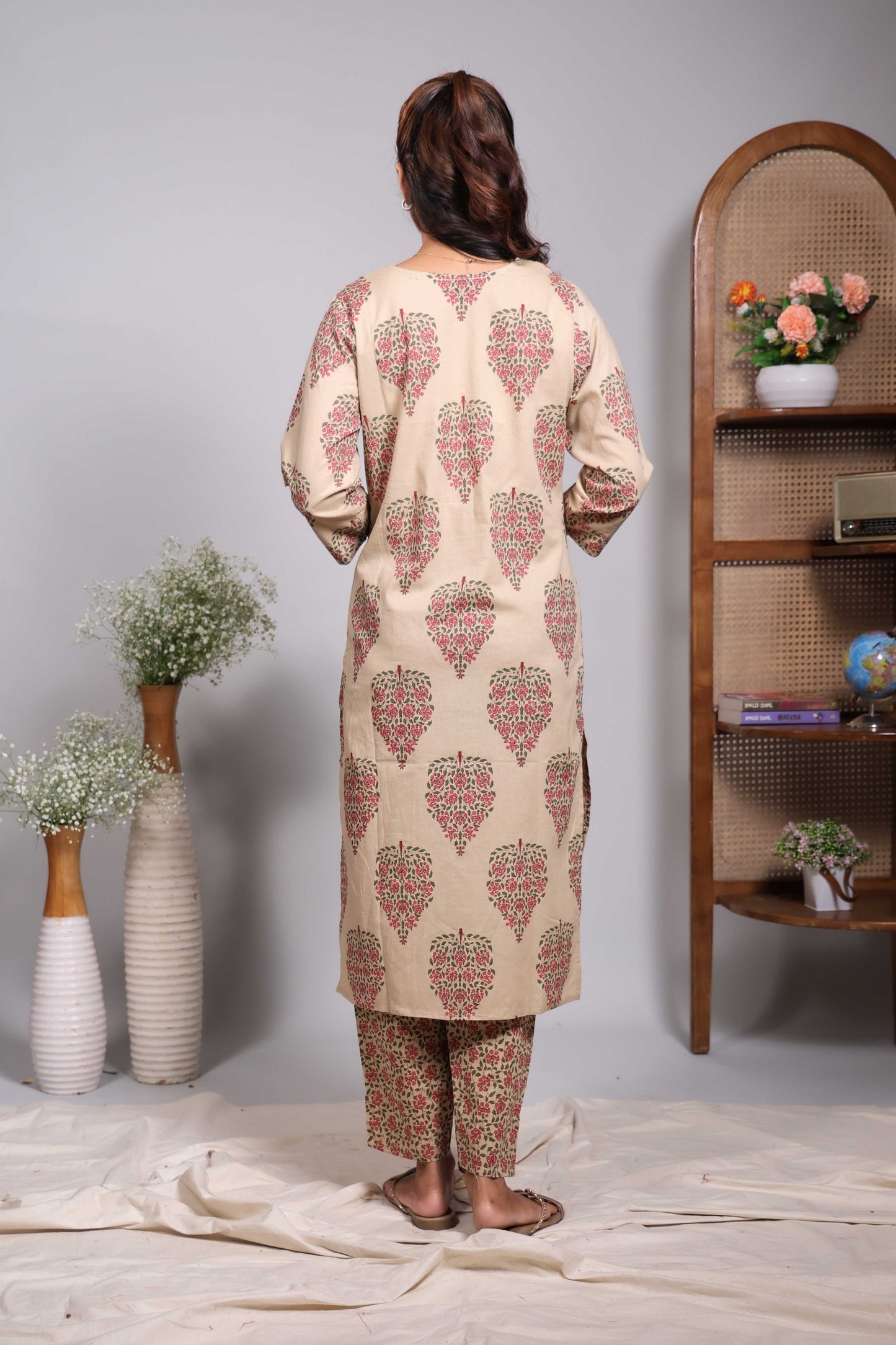 Sandal floral design motifs V neck salwar set with 3/4th sleeve, self bottom and matching dupatta