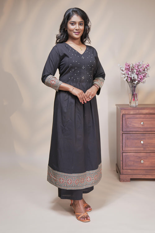 Women charcoal black cotton blend anarkali kurta pant set with kalamkari print dupatta