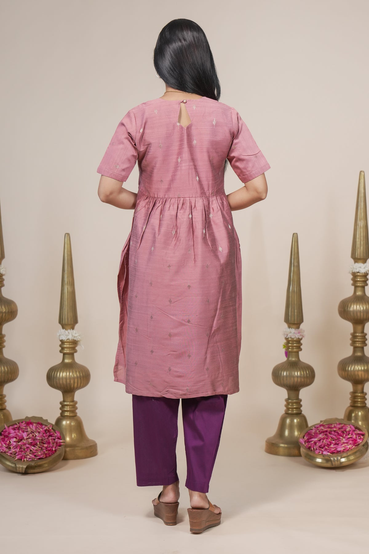 Dusty pink woven silk straight kurta set with pant and a shawl