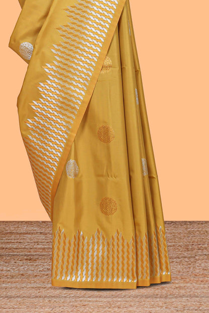 semi soft silk saree pastley silver golden zari geometrical border zari motifs with contrast pallu and blouse