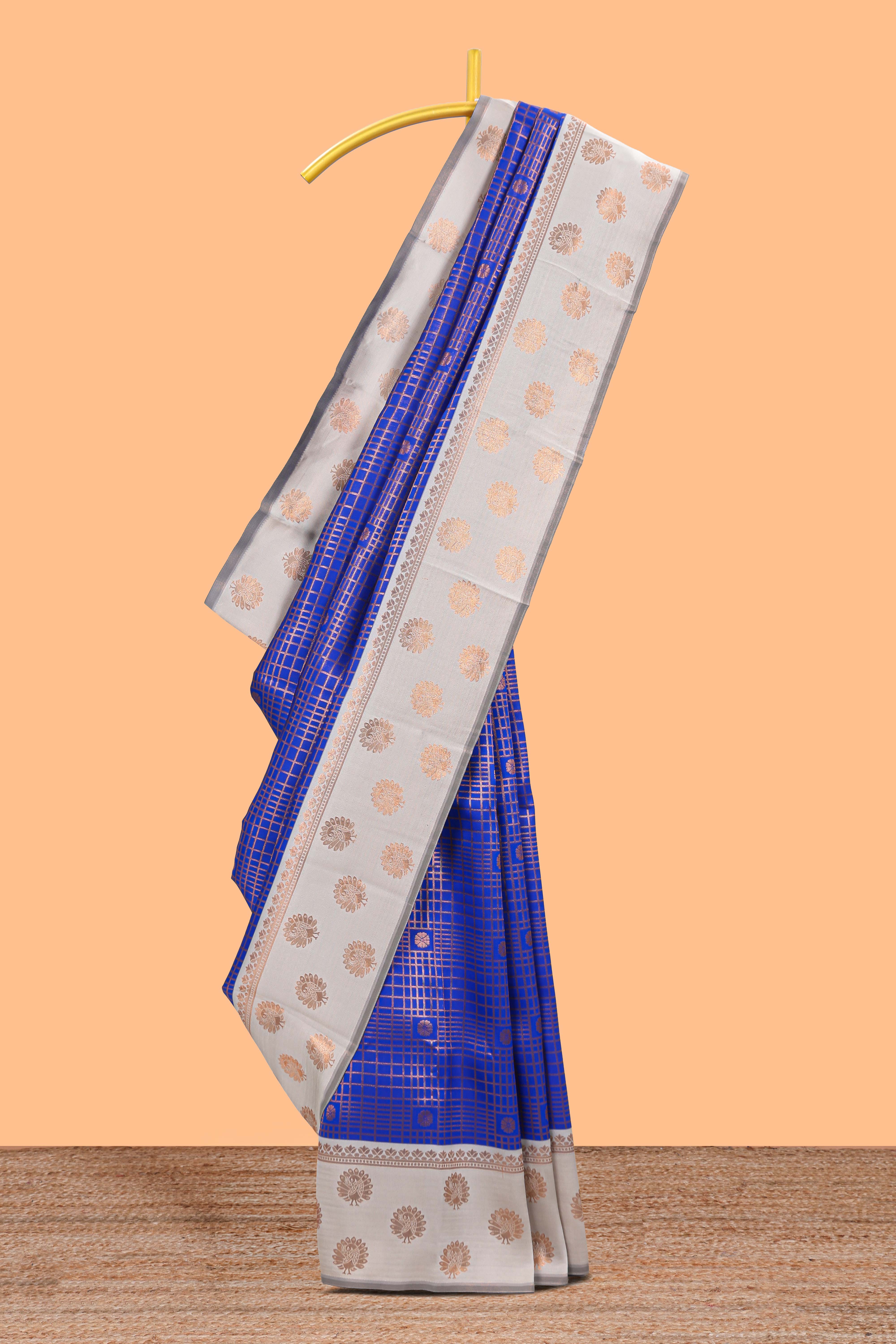 Blule checkedSemi Soft Silk Saree with contrast border along with contrasting blouse