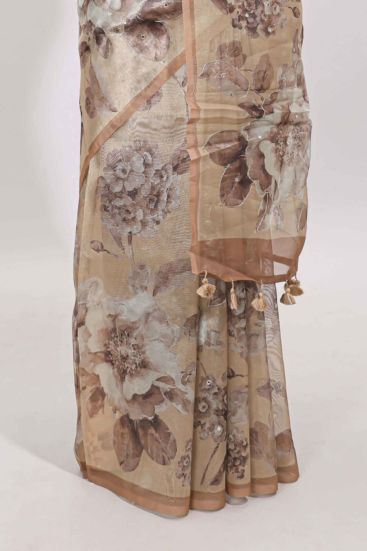 Borderless beige floral designed art tissue saree with self pallu and matching blouse